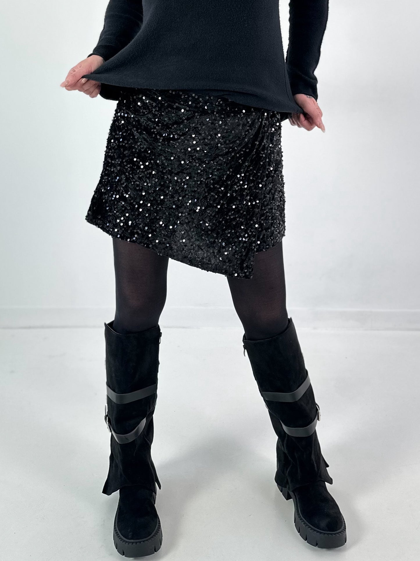 Shorts with overlay and sequins, model "Glam Motion" - black