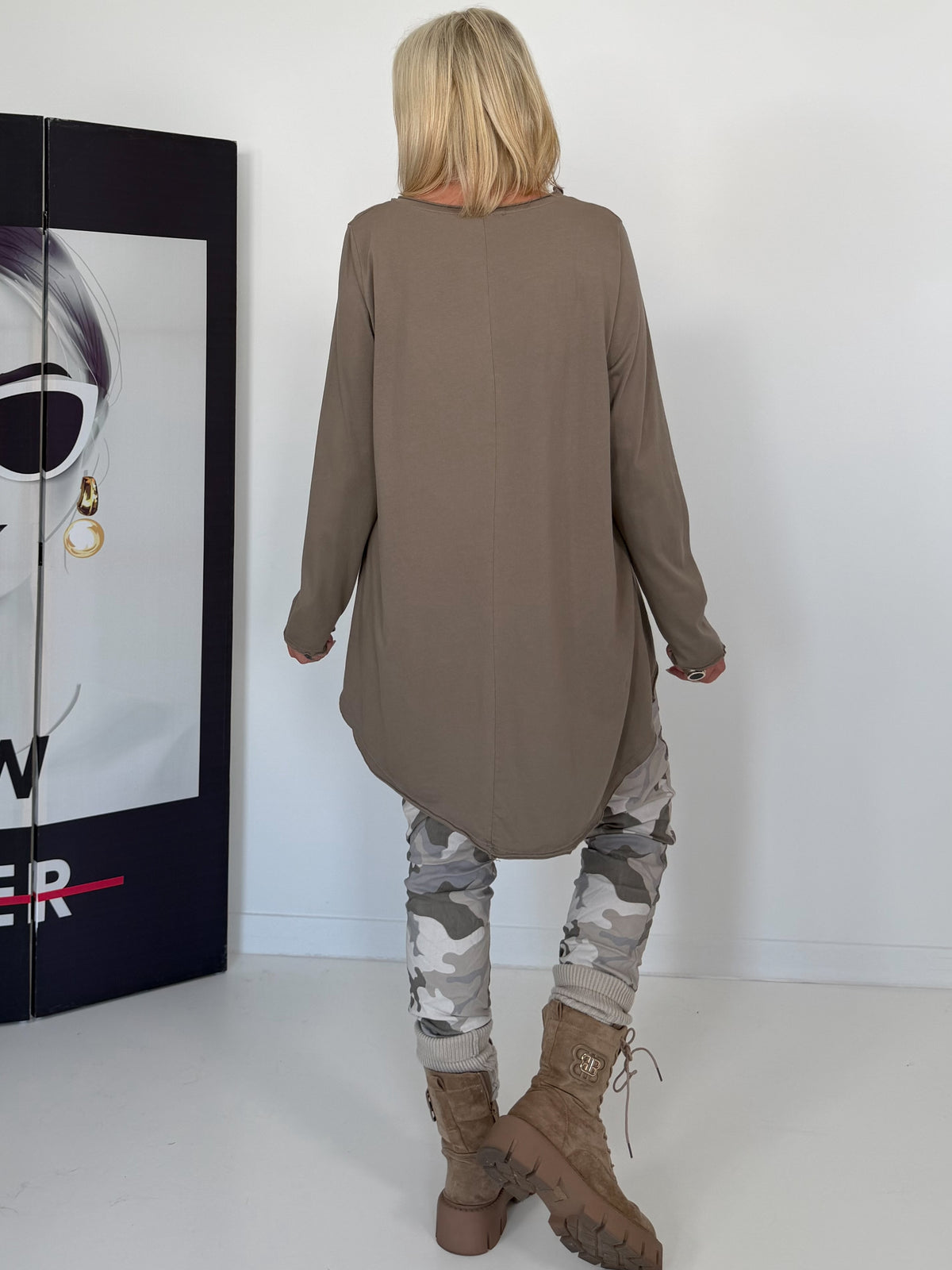 Basic Shirt mit Rundhalsausschnitt - taupe