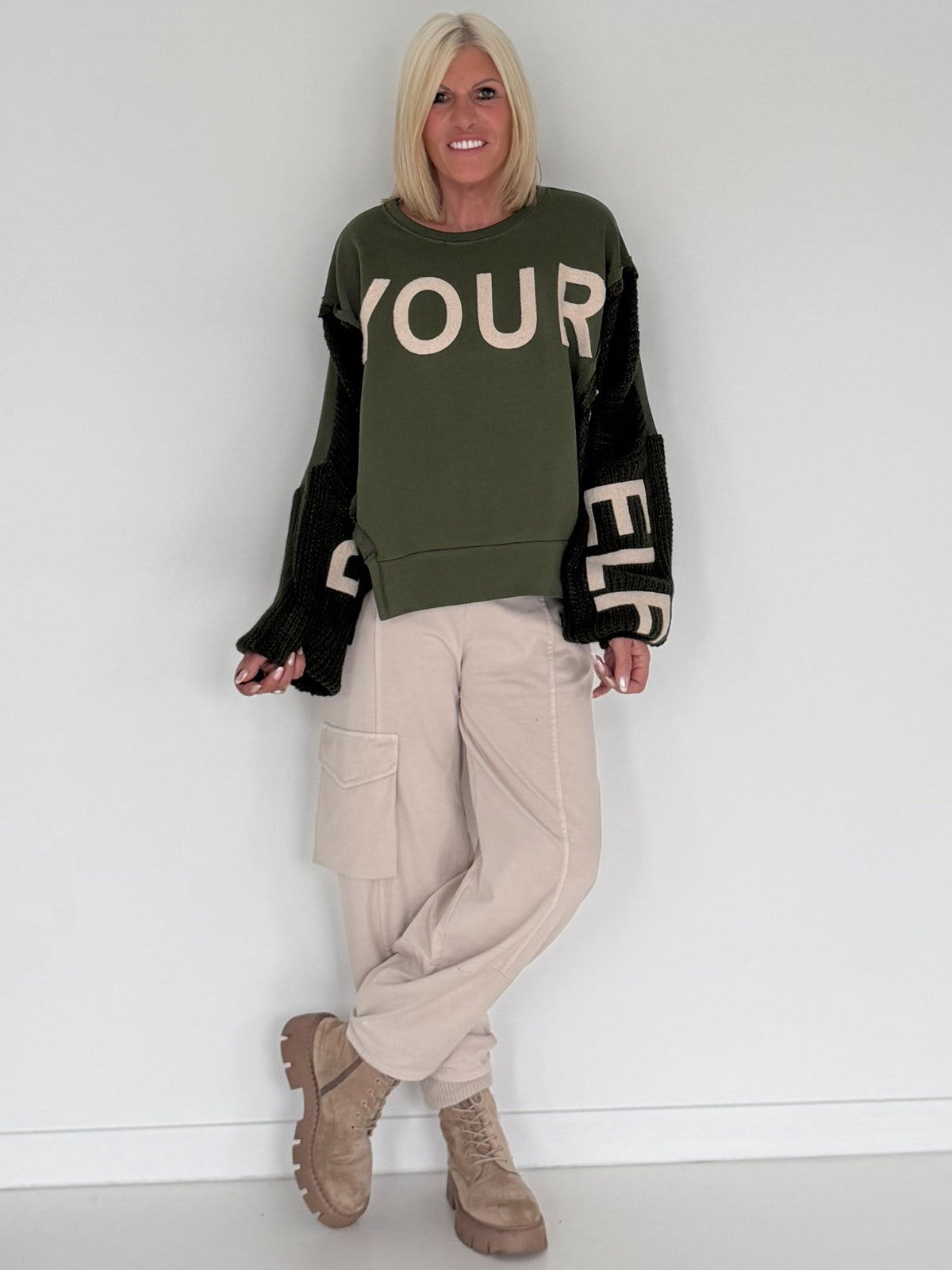 Sweater mit Strickeinsätzen - oliv