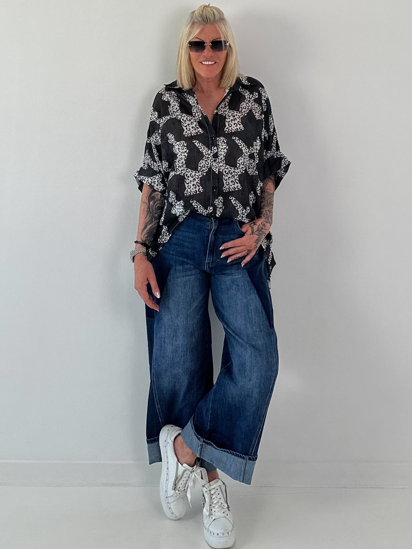 Leichte oversized Bluse mit Muster - schwarz-beige