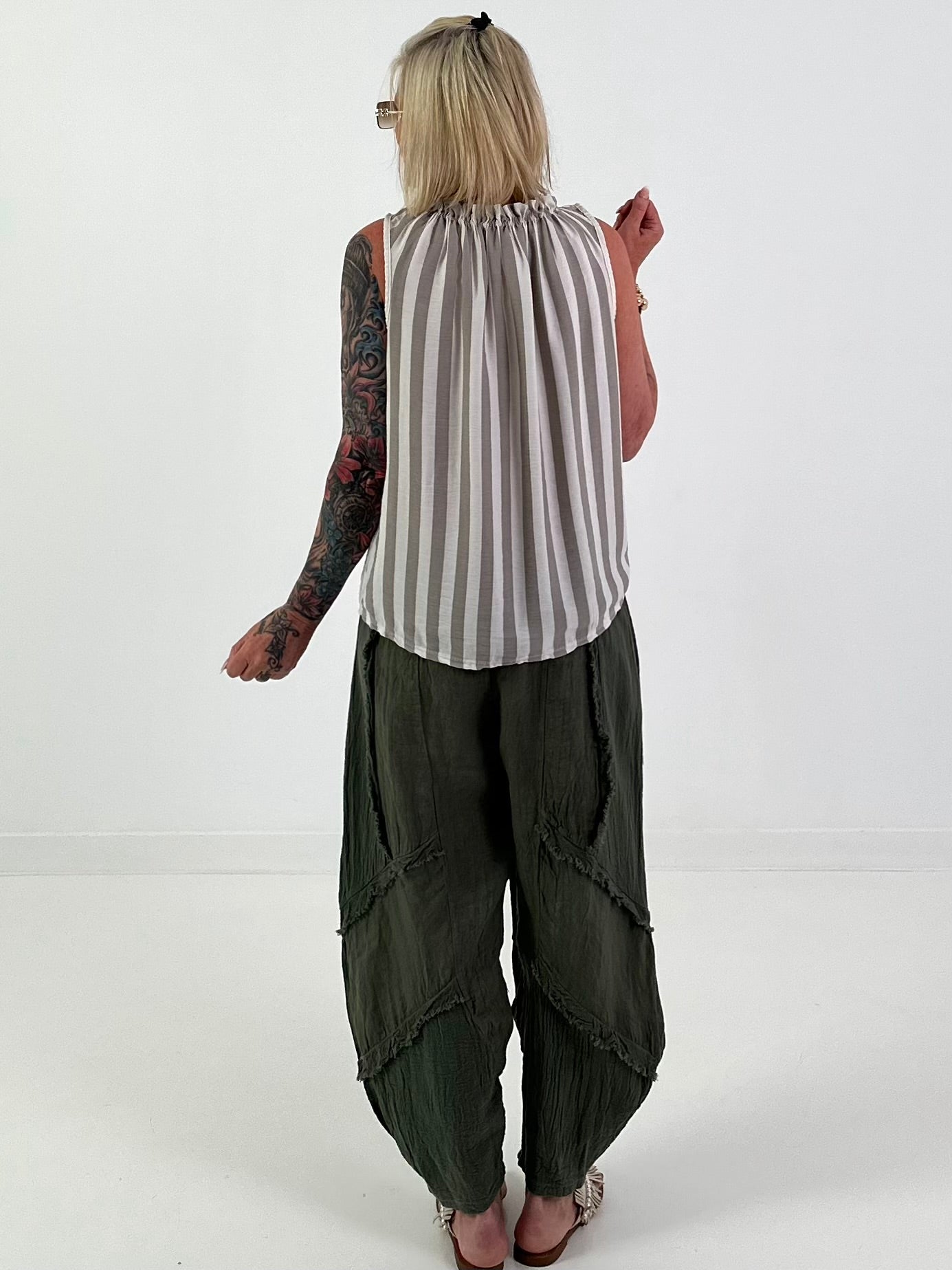 Streifen Top mit Rüschenkragen - taupe-beige