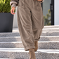 Lässige Hose mit großen Taschen und Gürtel - taupe