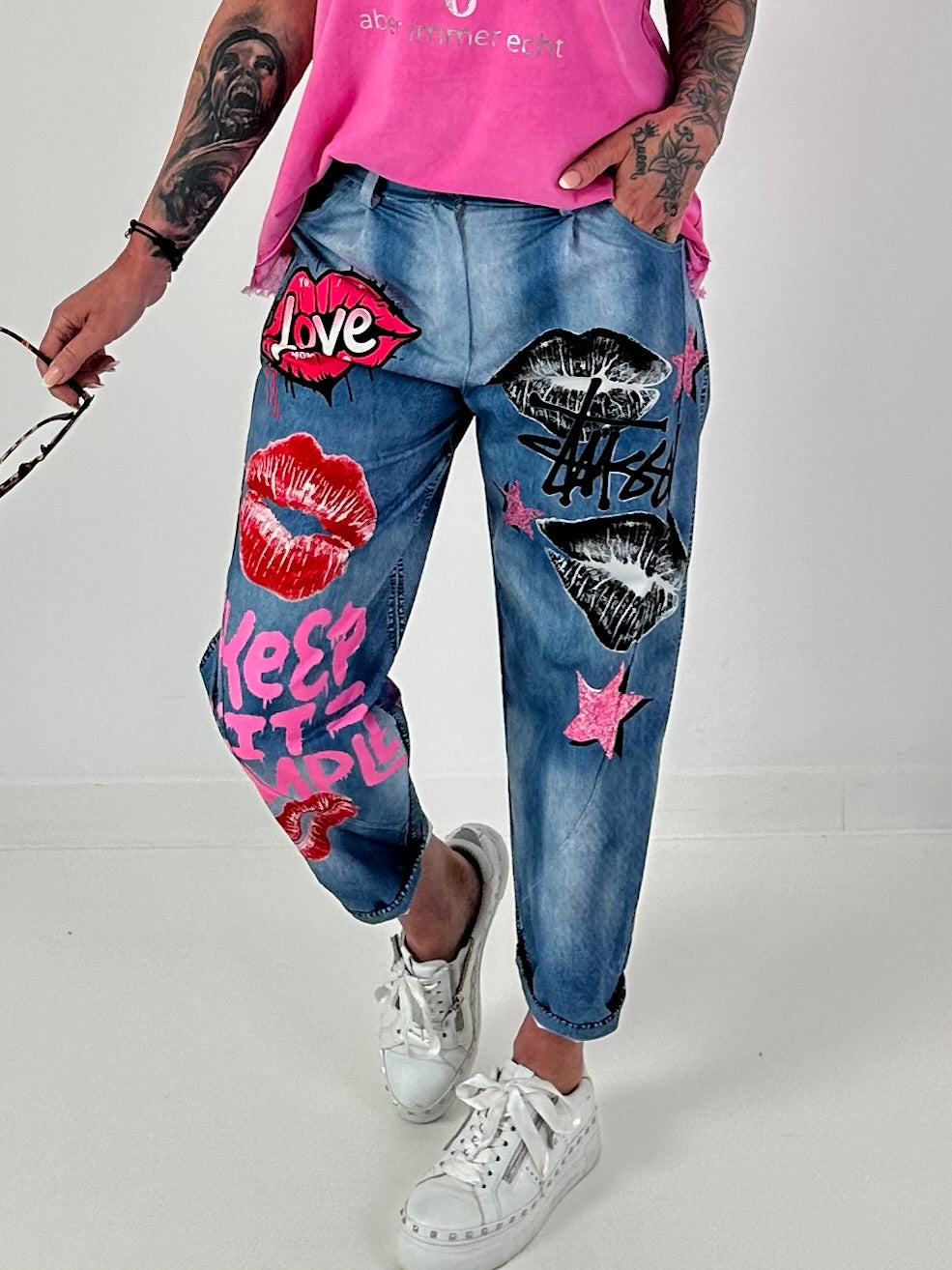 Jeanshose mit Statement Printmix - blau-mehrfarbig