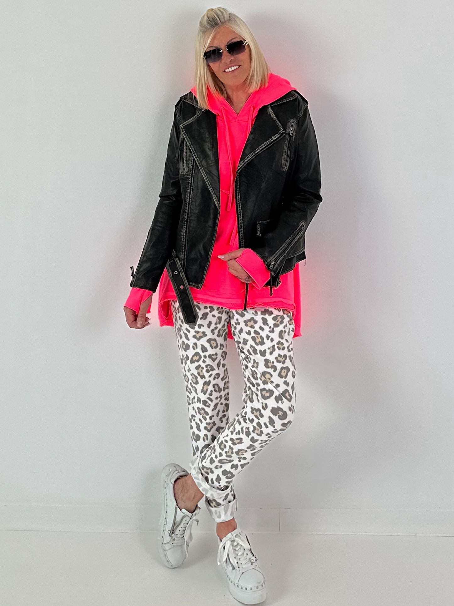 Stylish biker jacket in leather look - black