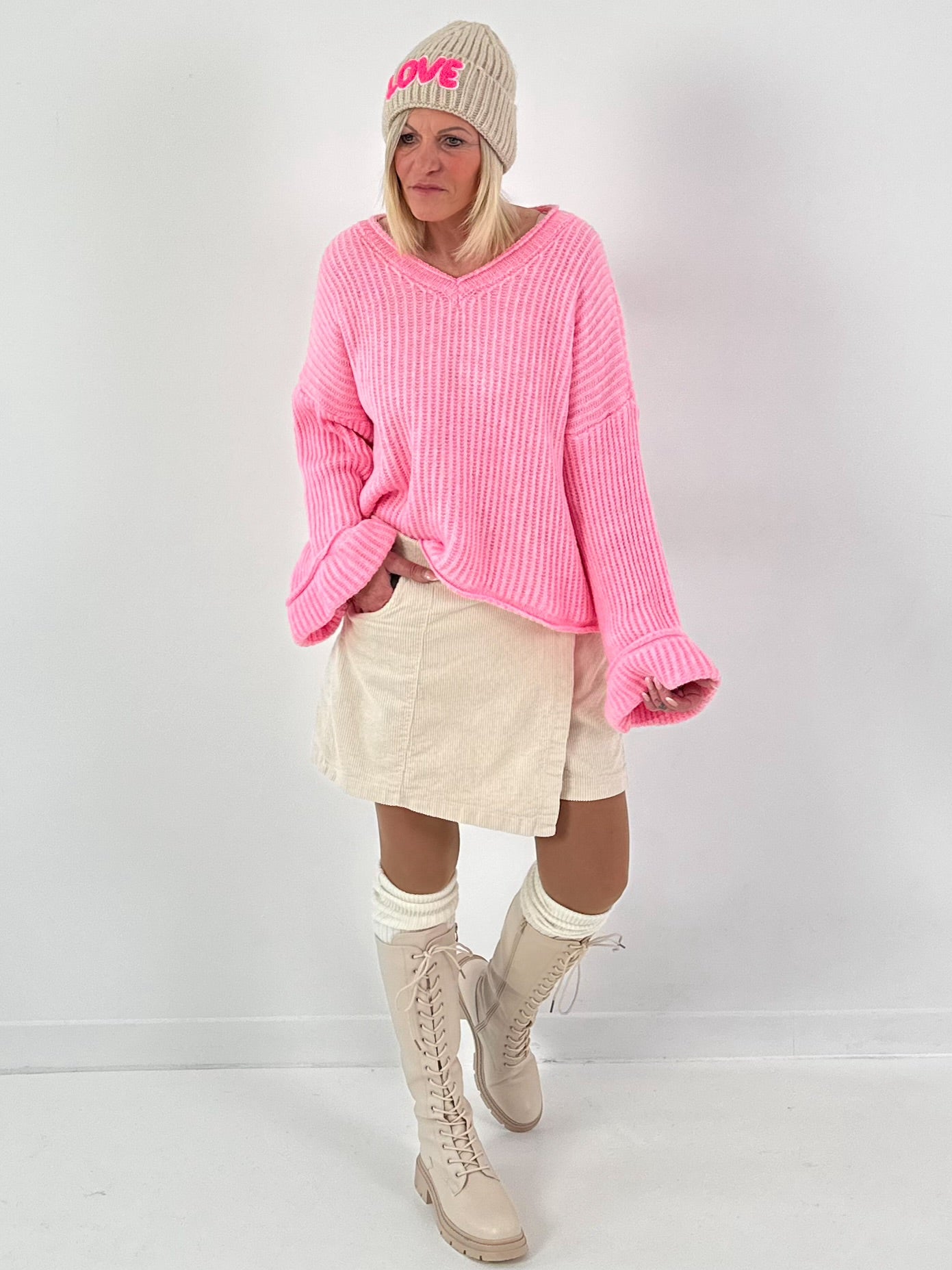 V-hals trui met wijde mouwen, model "Soft Horizon" - babyroze