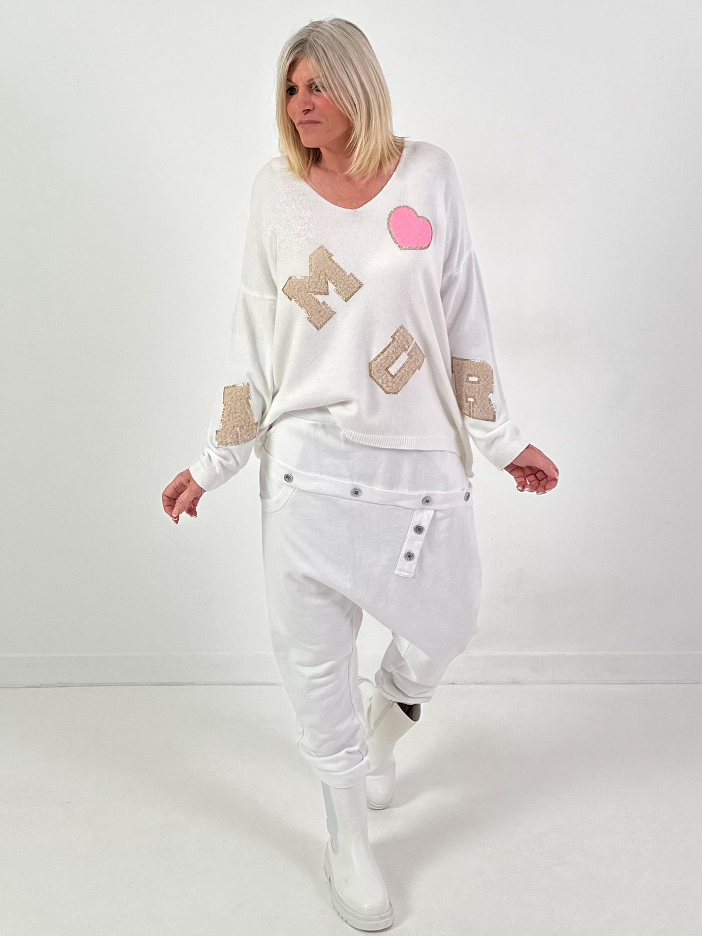 Strickpullover Model "Amour Dreams" - weiss ( lieferbar ab ca. 09.12.25)