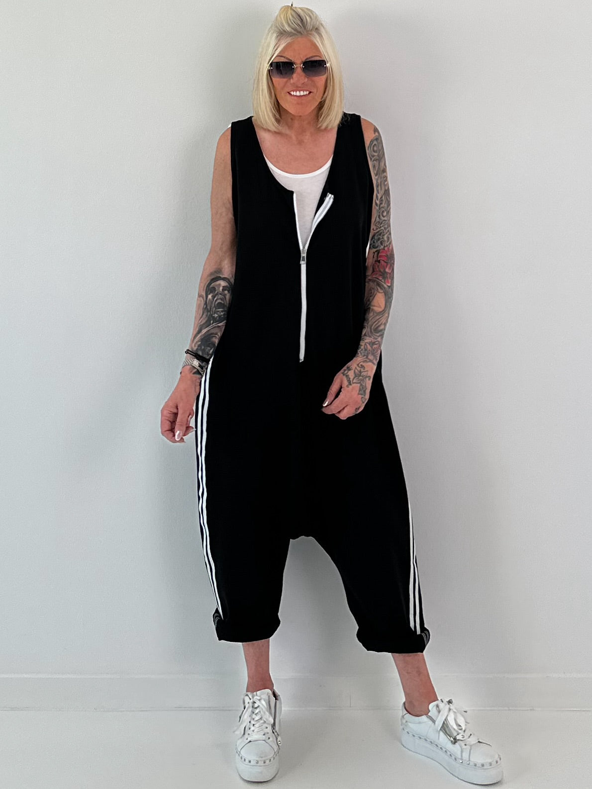 Jumpsuit mit seitlichen Streifen- schwarz