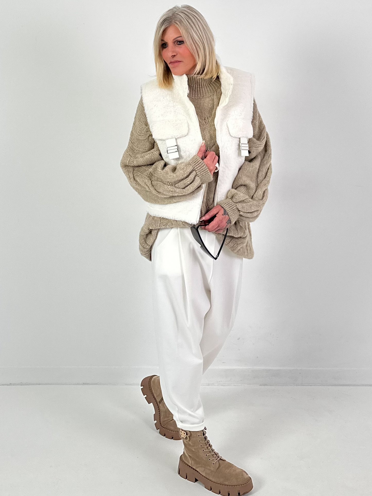 Fur vest model "Perfect Plush" - white