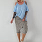 Shirt mit Cold Shoulder und Leo Strass - hellblau