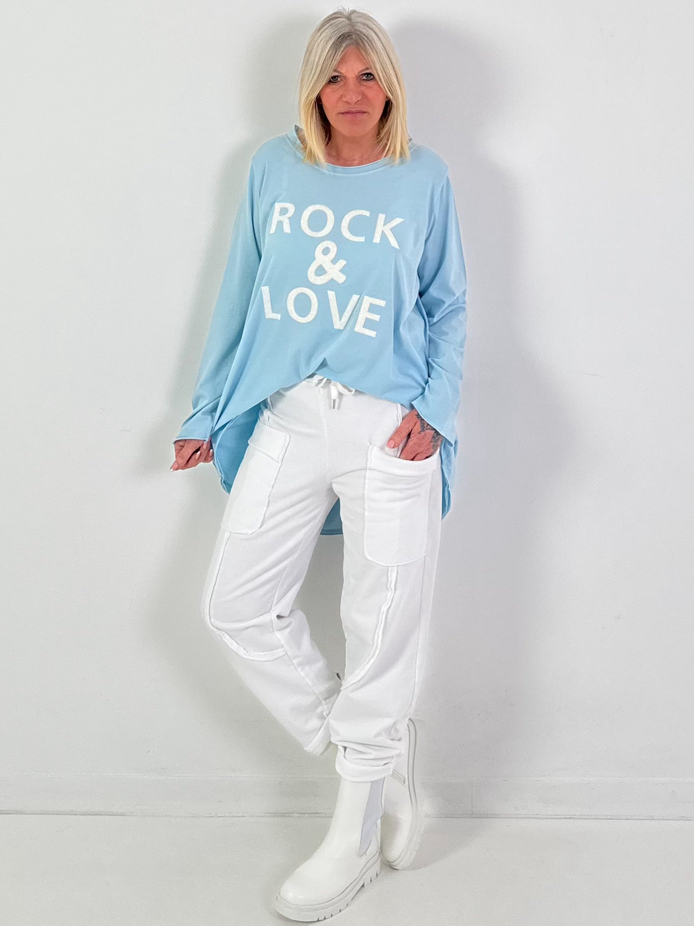 Oversized Shirt Modell "Rock&Love Wave" - hellblau