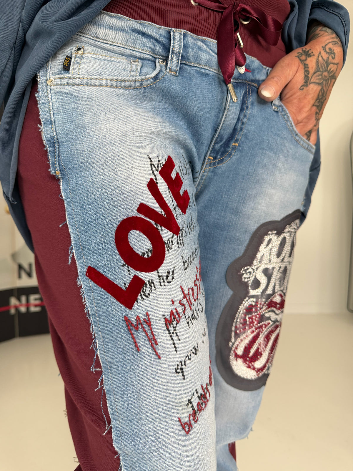 Jogg-Jeans im Used Look Love & Rock - denim-burgundi