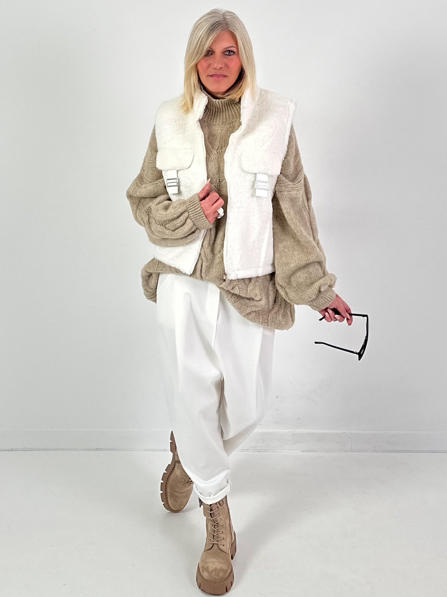 Fur vest model "Perfect Plush" - white