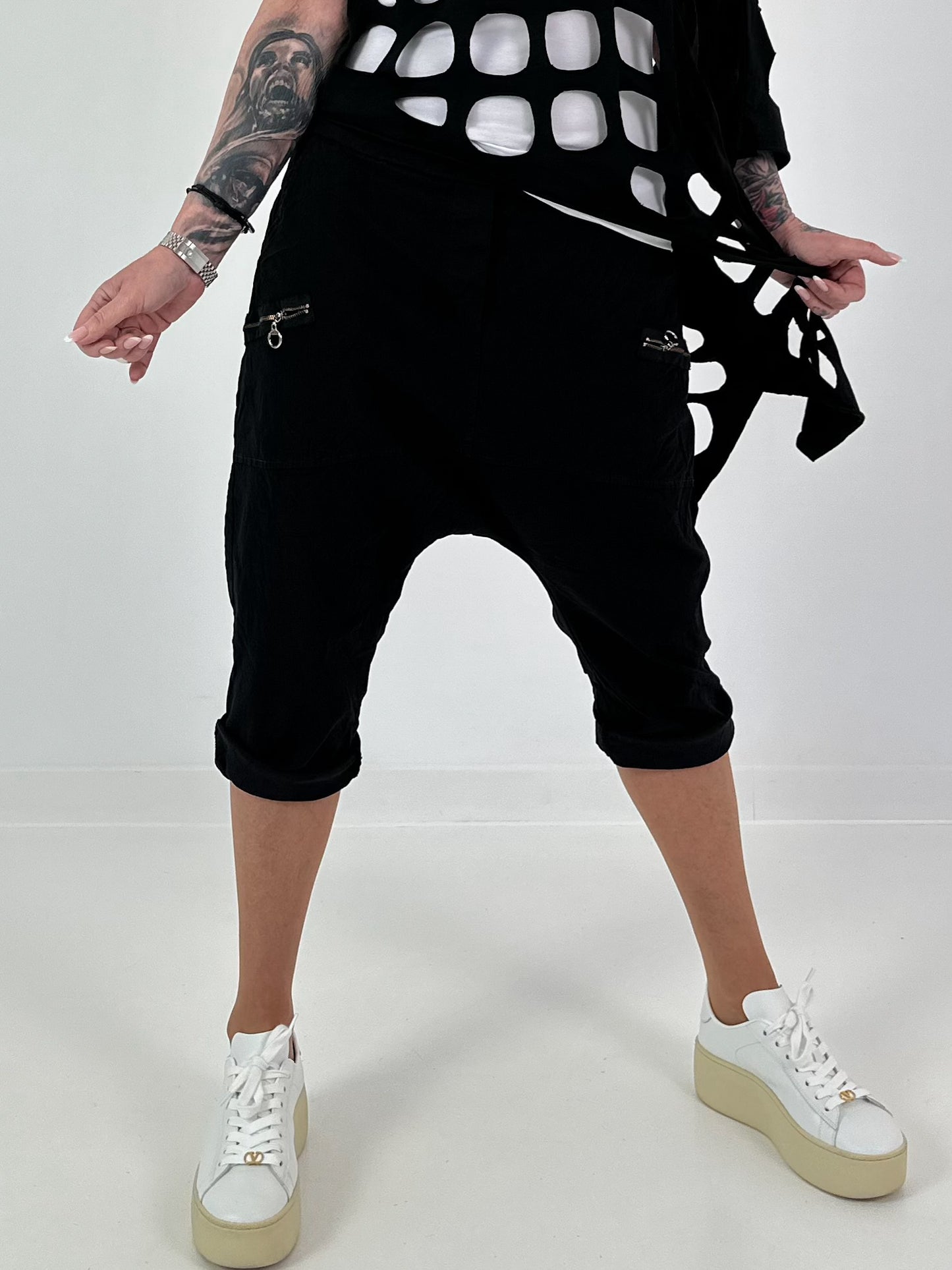 Kurze Baggy mit Zipper Details - schwarz