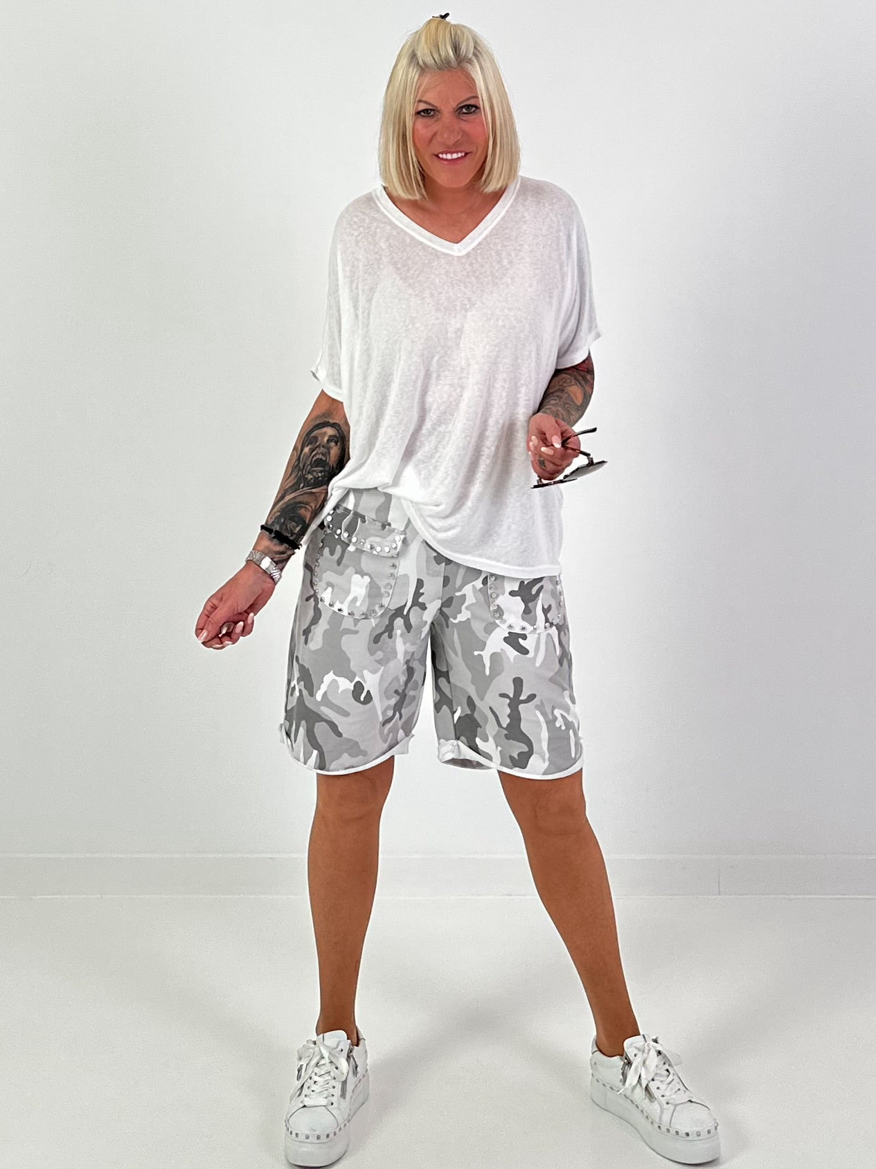 Feinstrick T-Shirt mit V-Ausschnitt - weiss