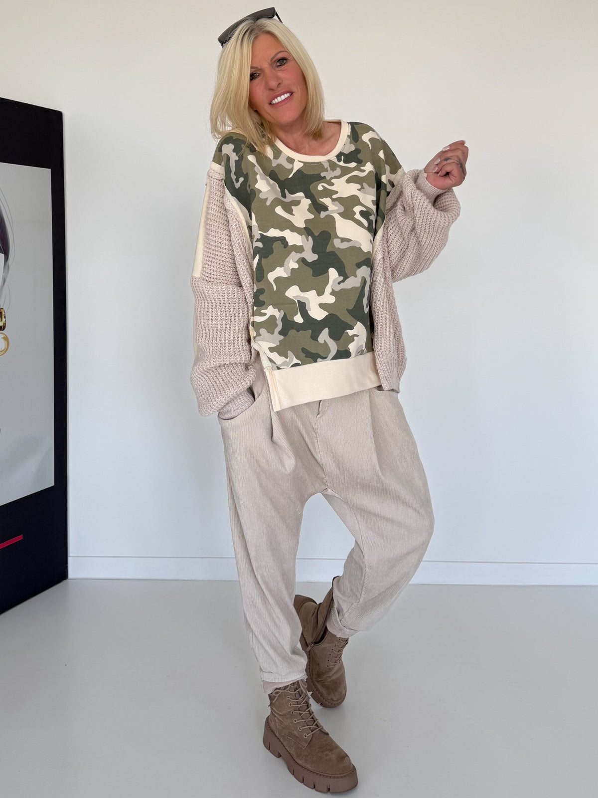 Oversized Sweater mit Strickeinsatz - beige-oliv-mehrfarbig