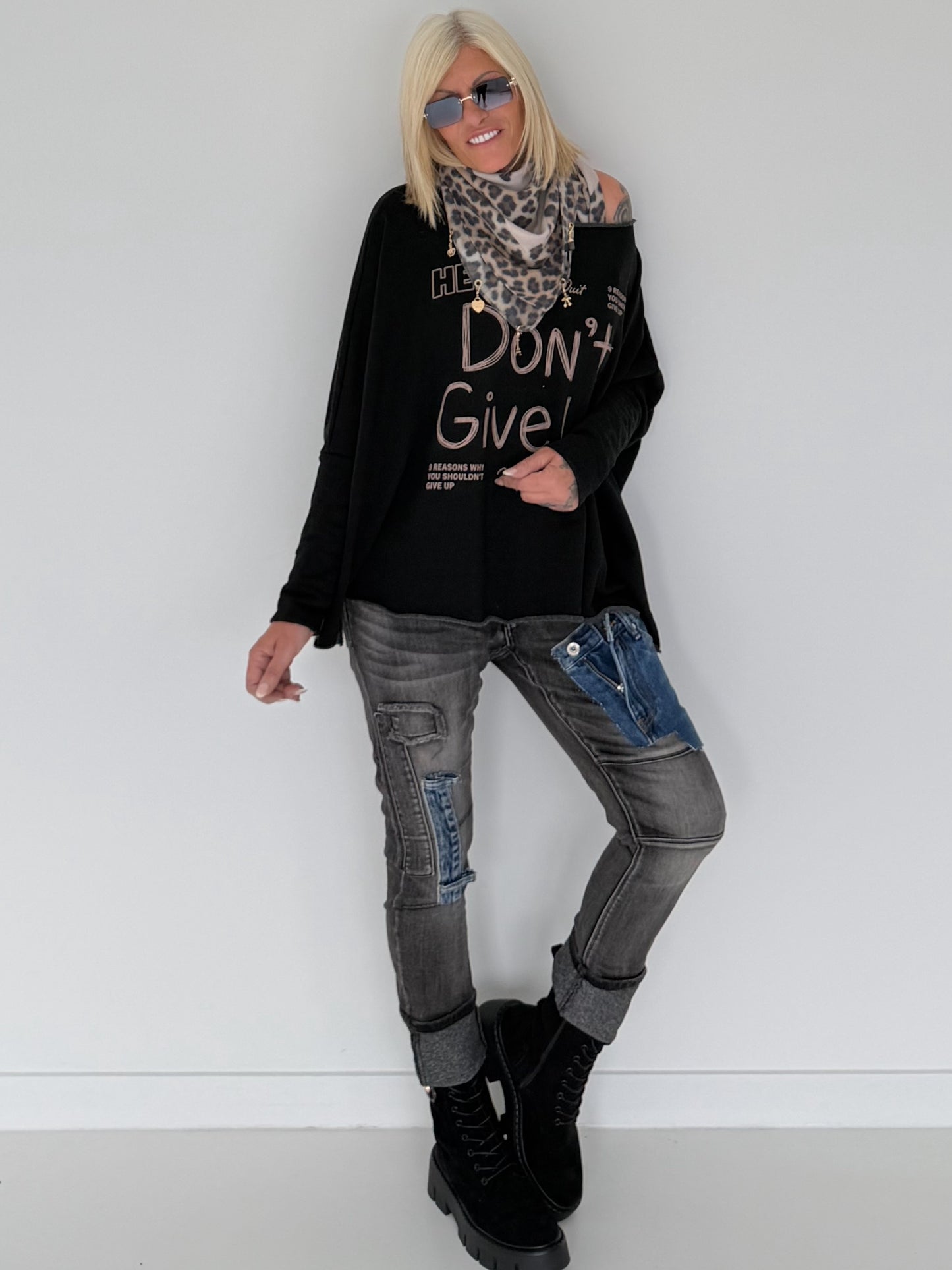 Sweater Dont Give Up - schwarz ( lieferbar ab ca. 01.09.26)