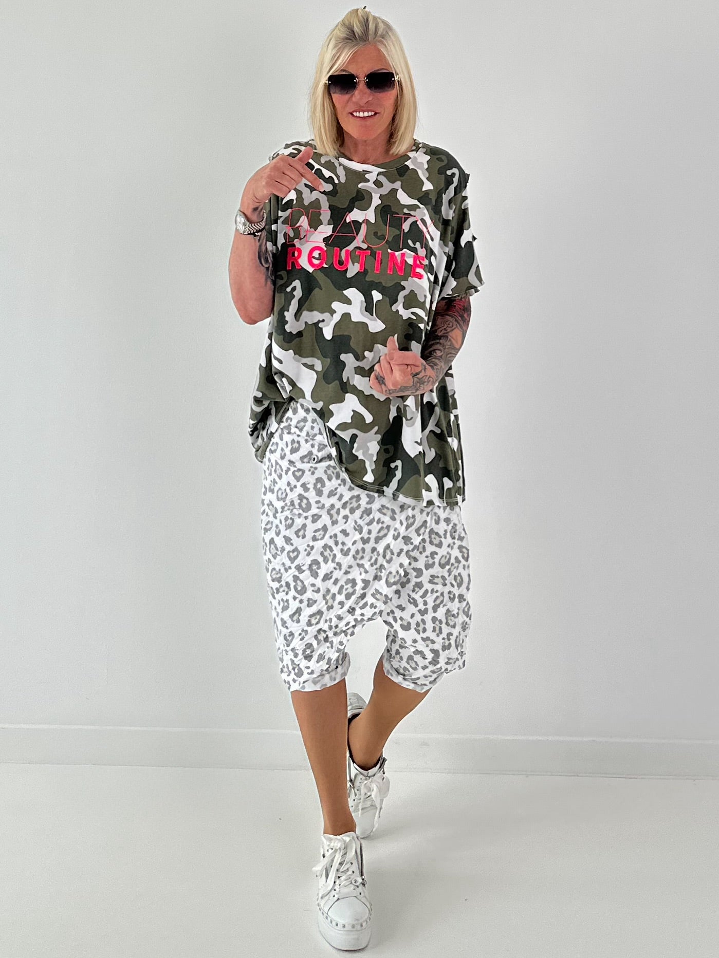 Oversized Camouflage T-Shirt - weiss-mehrfarbig