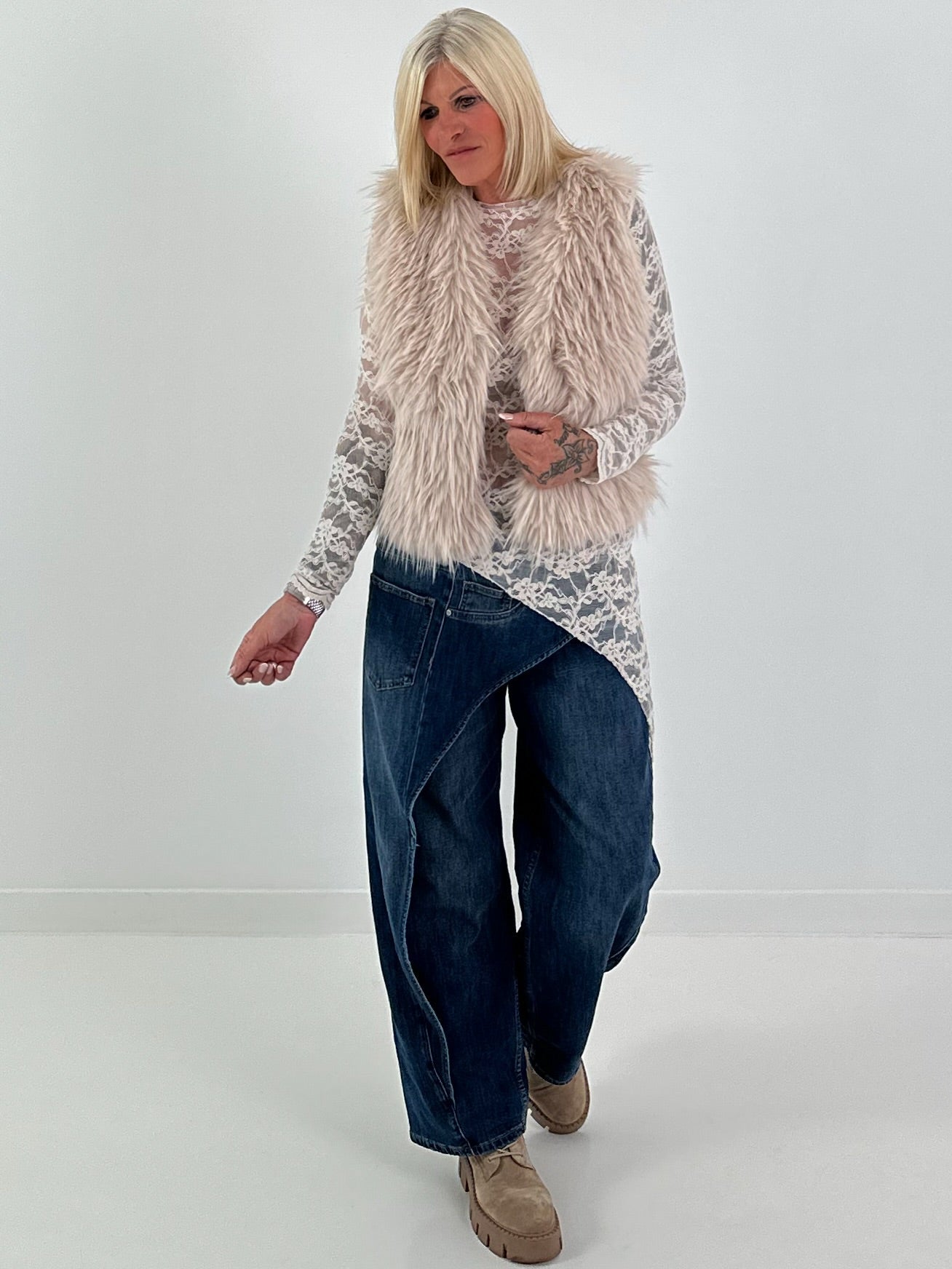 Stylish faux fur vest - beige