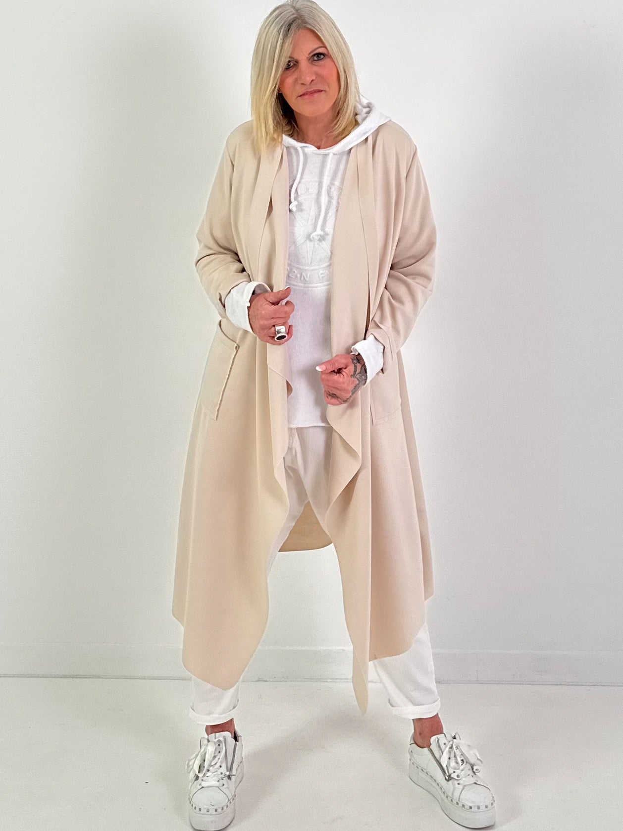 Mantel Modell "Velvet Breeze" - beige