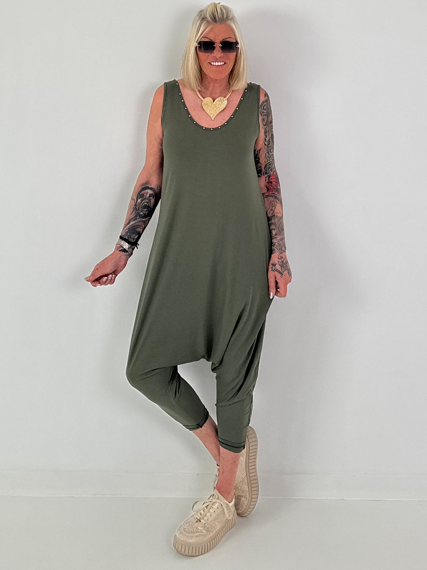 Jumpsuit mit Nieten - oliv