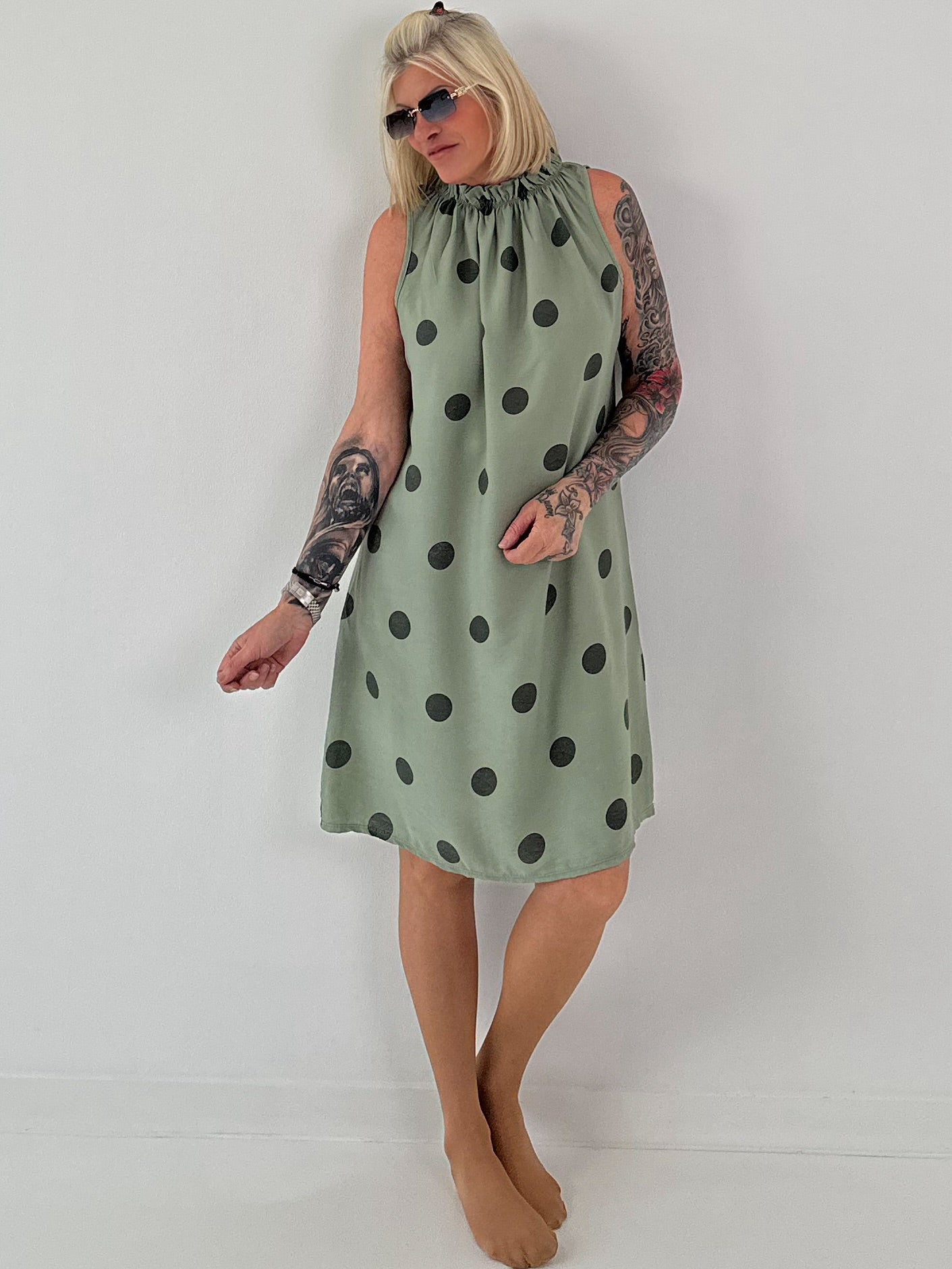 Tupfen Kleid mit Rüschenkragen - salbei