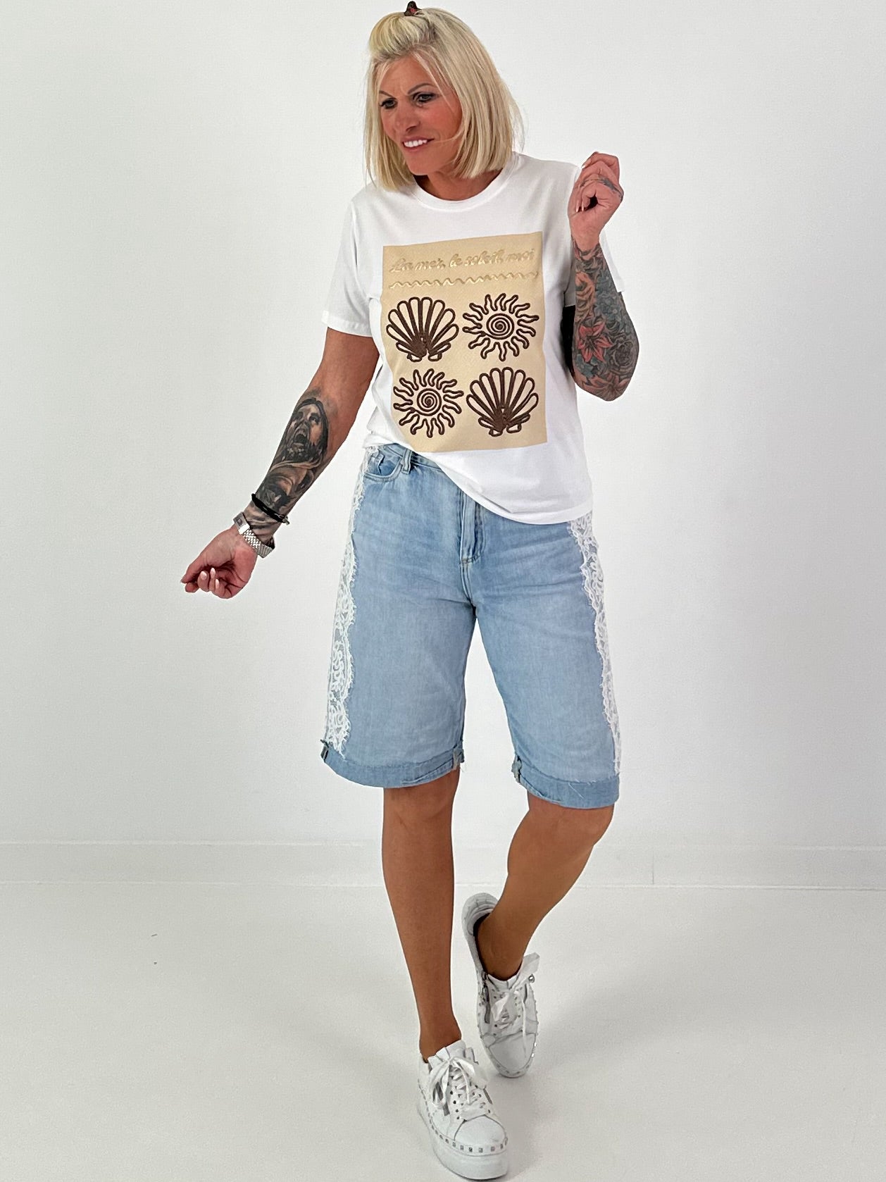 T-Shirt with Shell & Sun Print - white