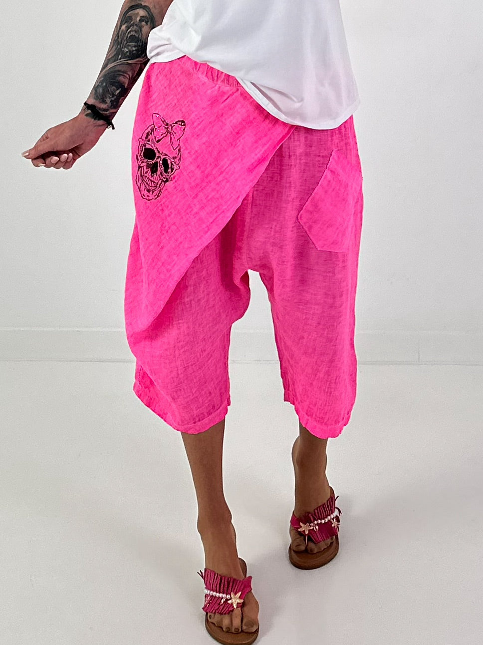 Short Linen Baggy with Overlay and Skull Detail - neon pink