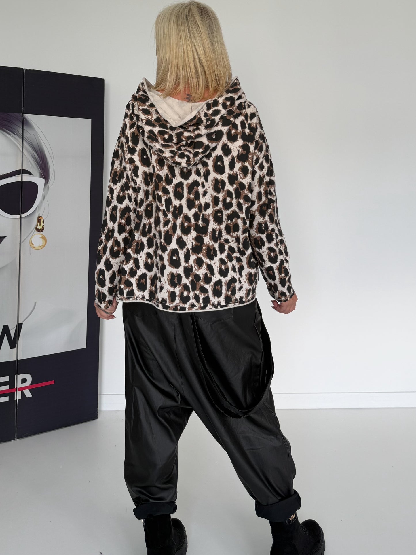 All-over leopard print hoodie - beige-leopard-multicoloured