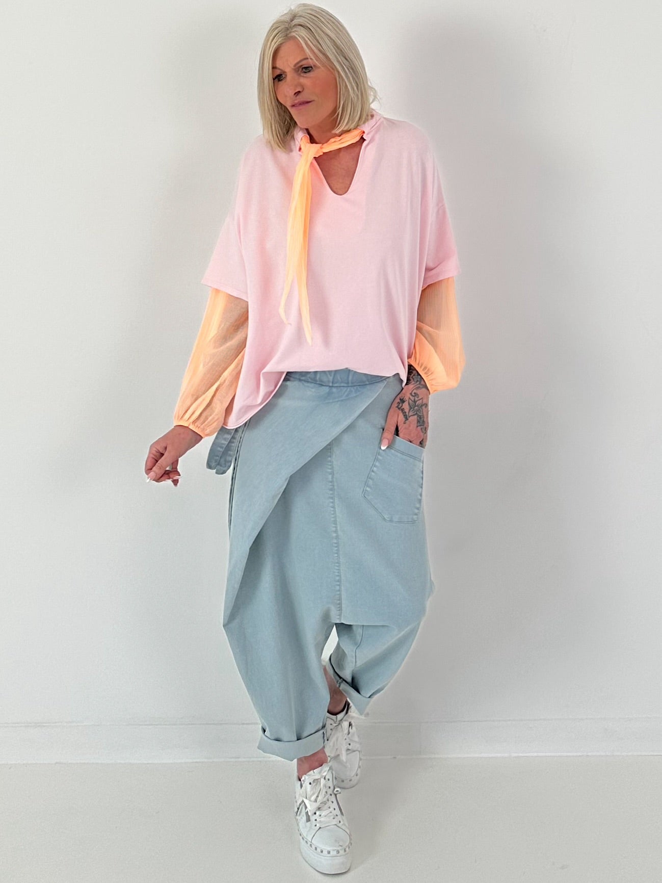 Leichter Sweater mit Blusenärmeln - rosa