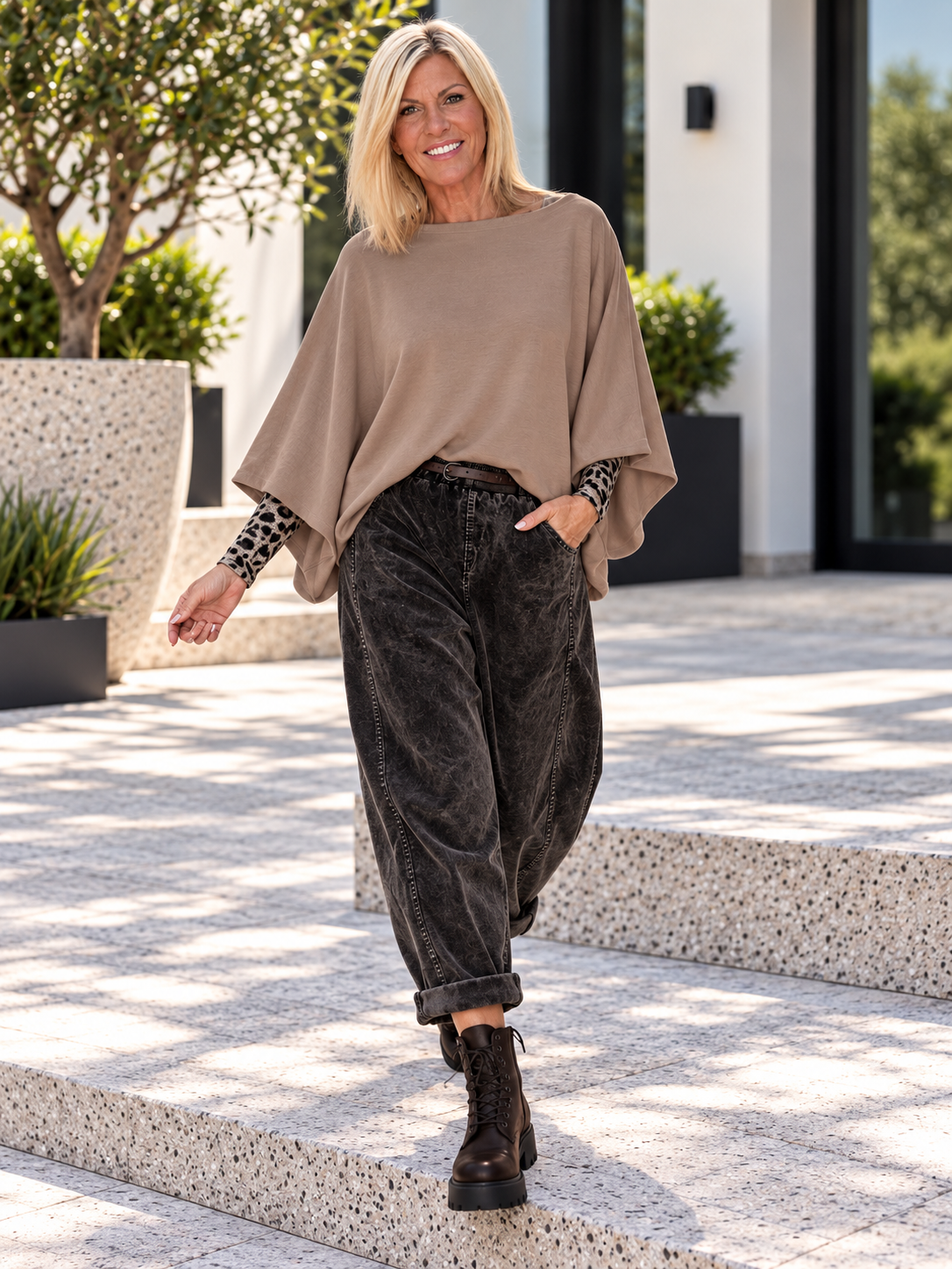 Sweater with turned-up sleeves - taupe
