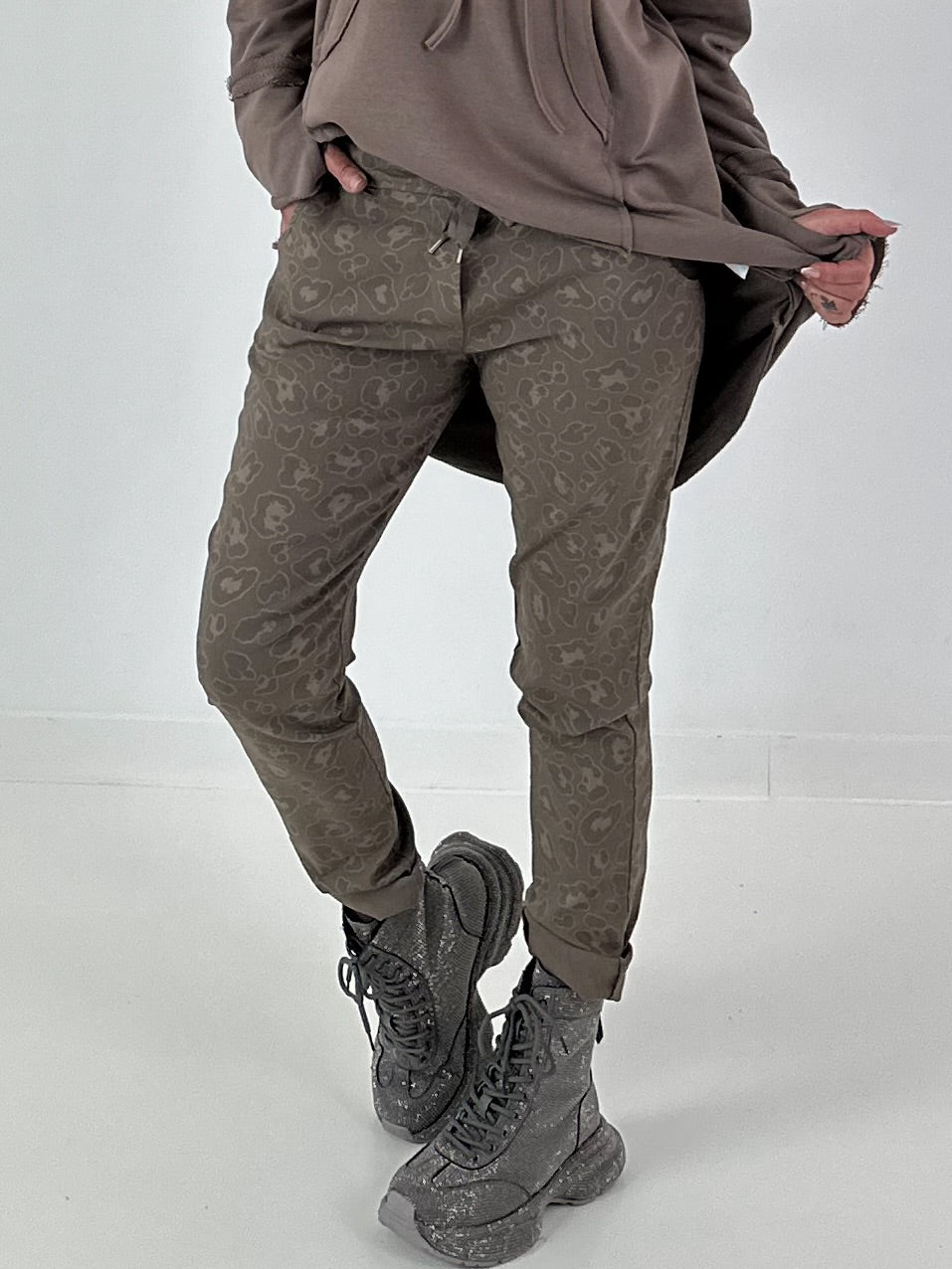 Hose mit elastischem Bund  - leo -taupe
