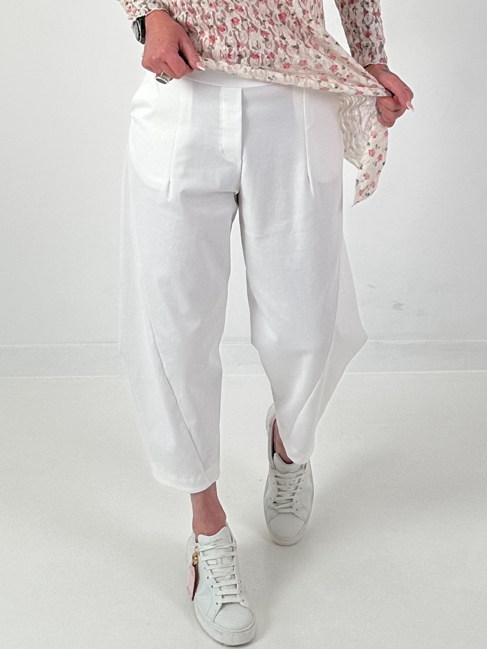 Ballonhose mit asymmetrischer Naht - weiss