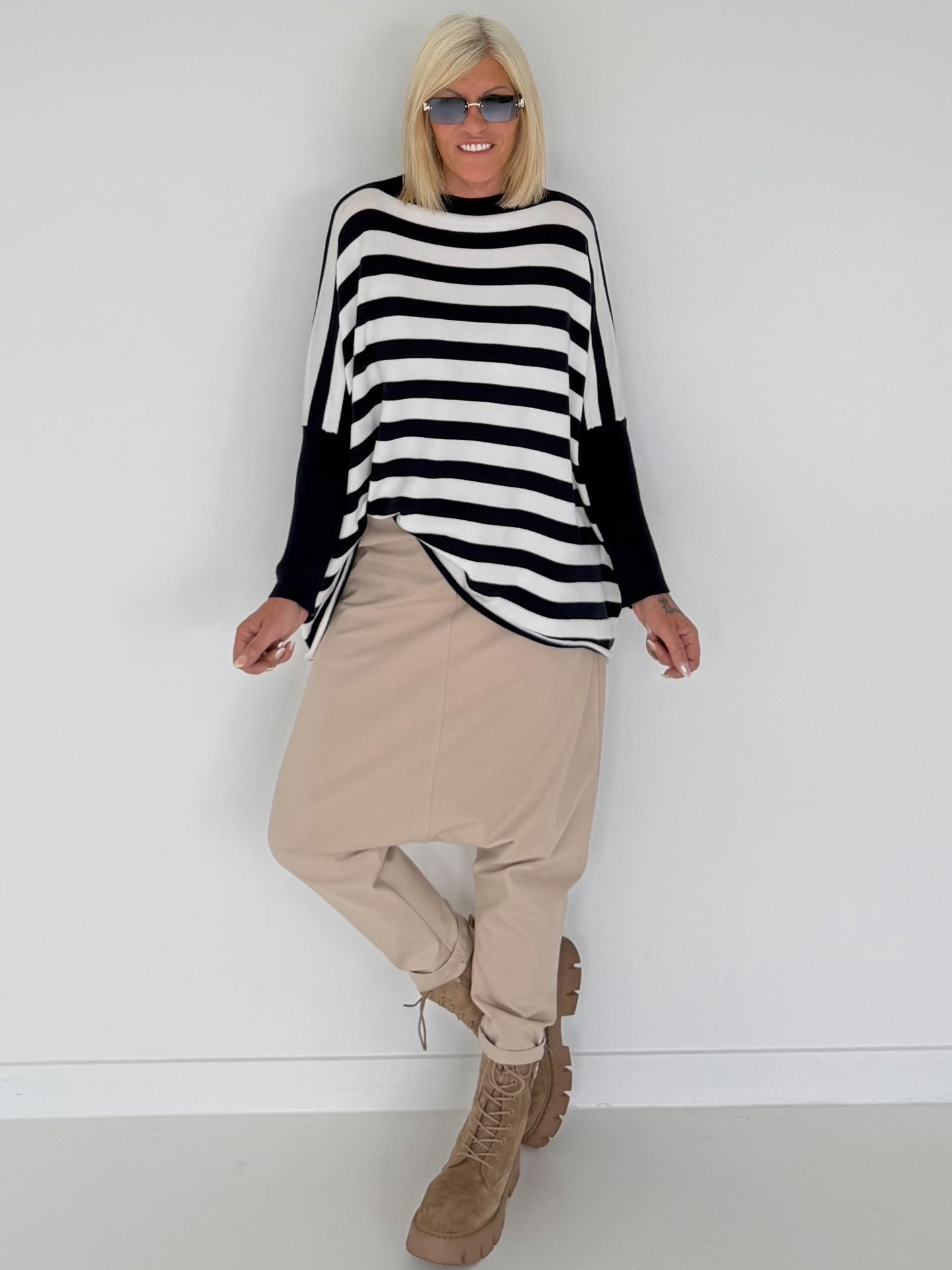 Strickpullover mit Streifen und Stulpenärmeln - marine-weiss