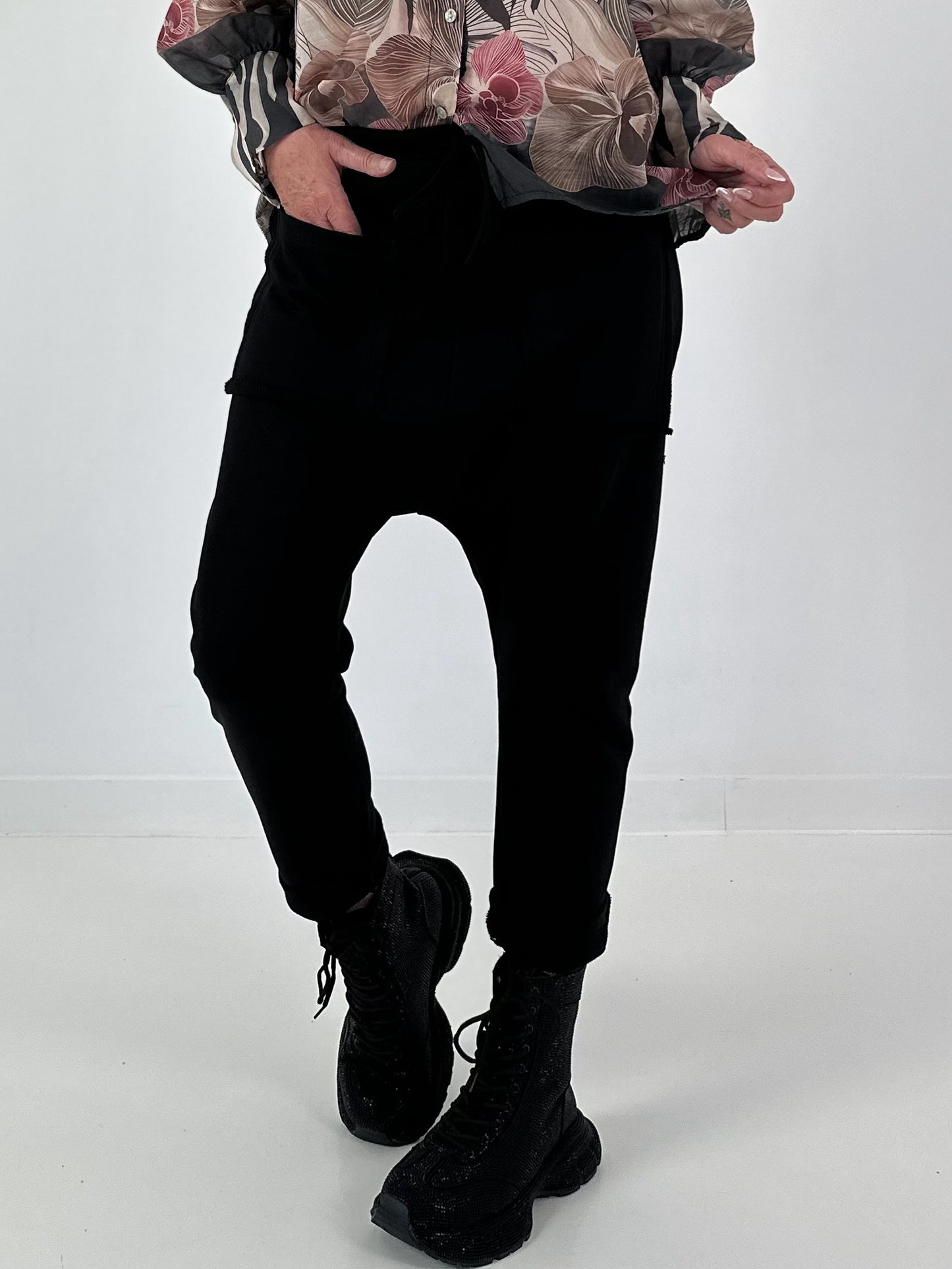 Sweatshirt Baggy with Patch Pockets - black