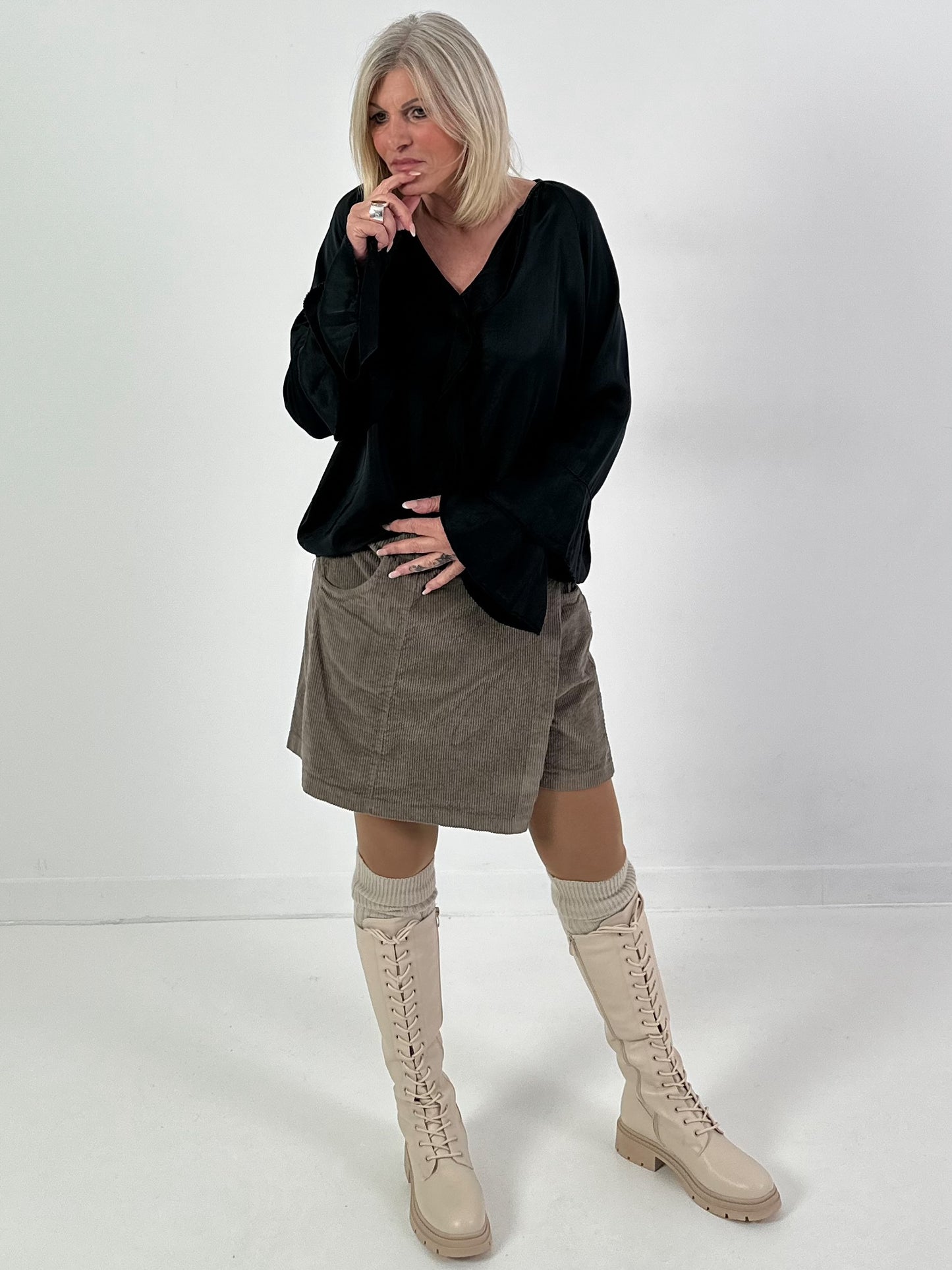 Geplooide blouse model "Lush Light" - zwart