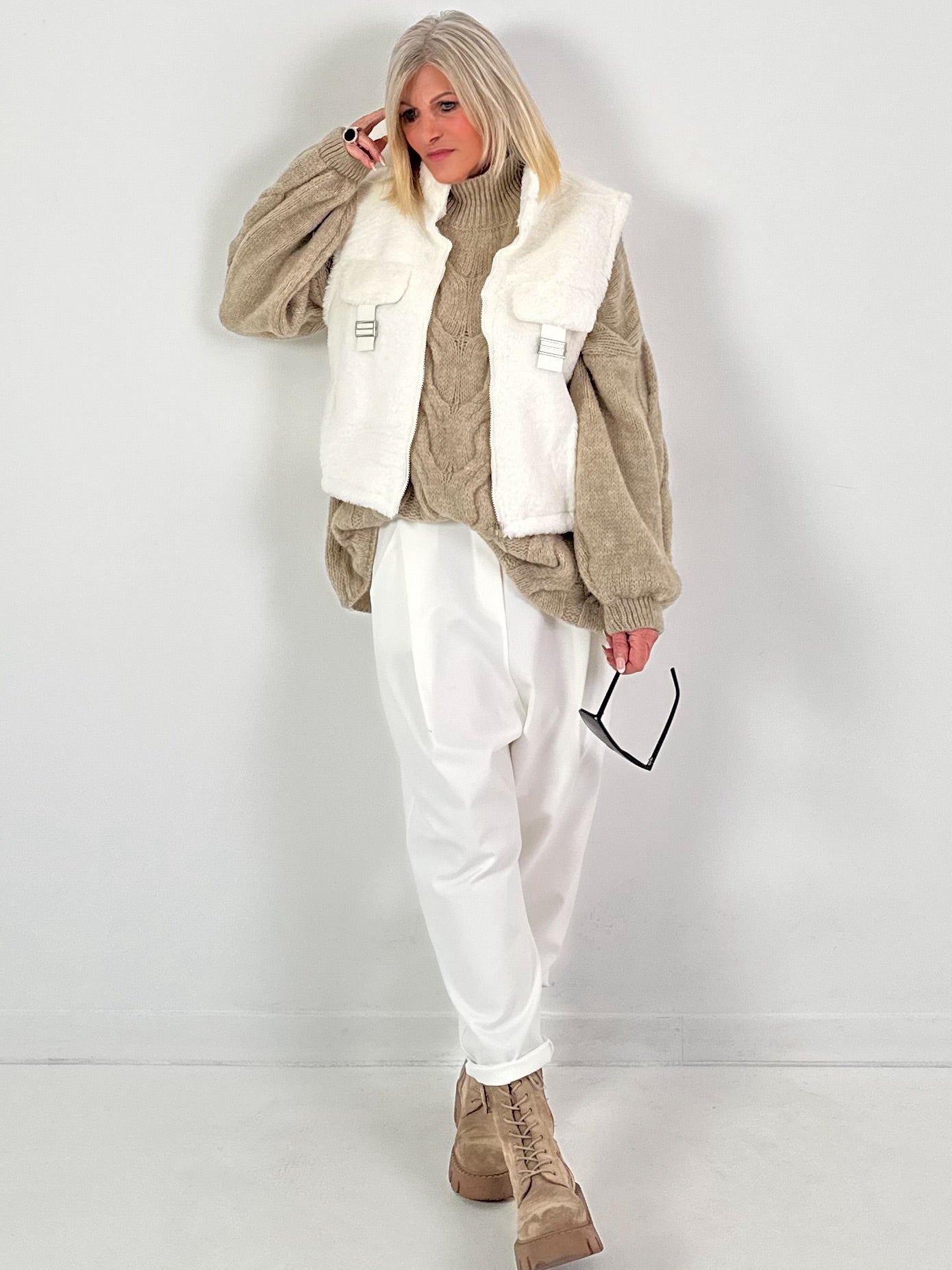 Fur vest model "Perfect Plush" - white