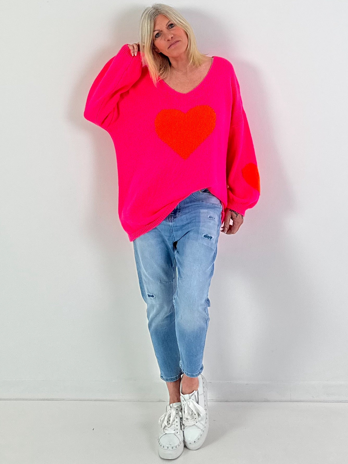 Oversized trui model "Heart Flair" - neonroze