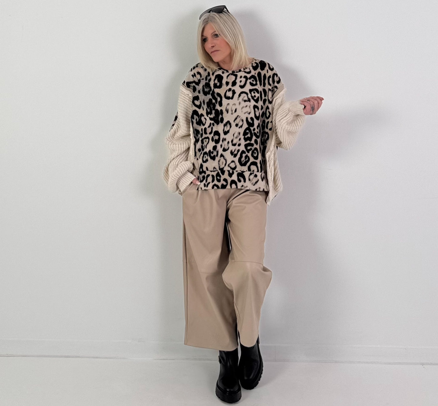 Oversized sweat sweater model "Urban Roar" - beige