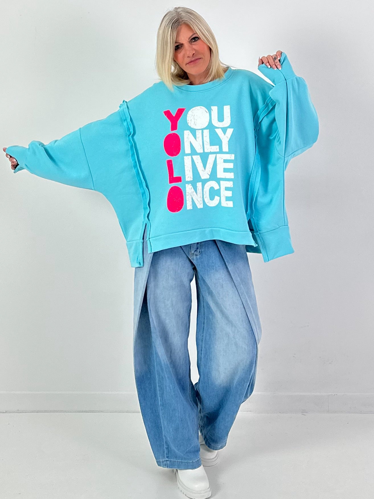 Sweatshirt Modell "YOLO" - türkis ( lieferbar ab ca. 05.12.25)