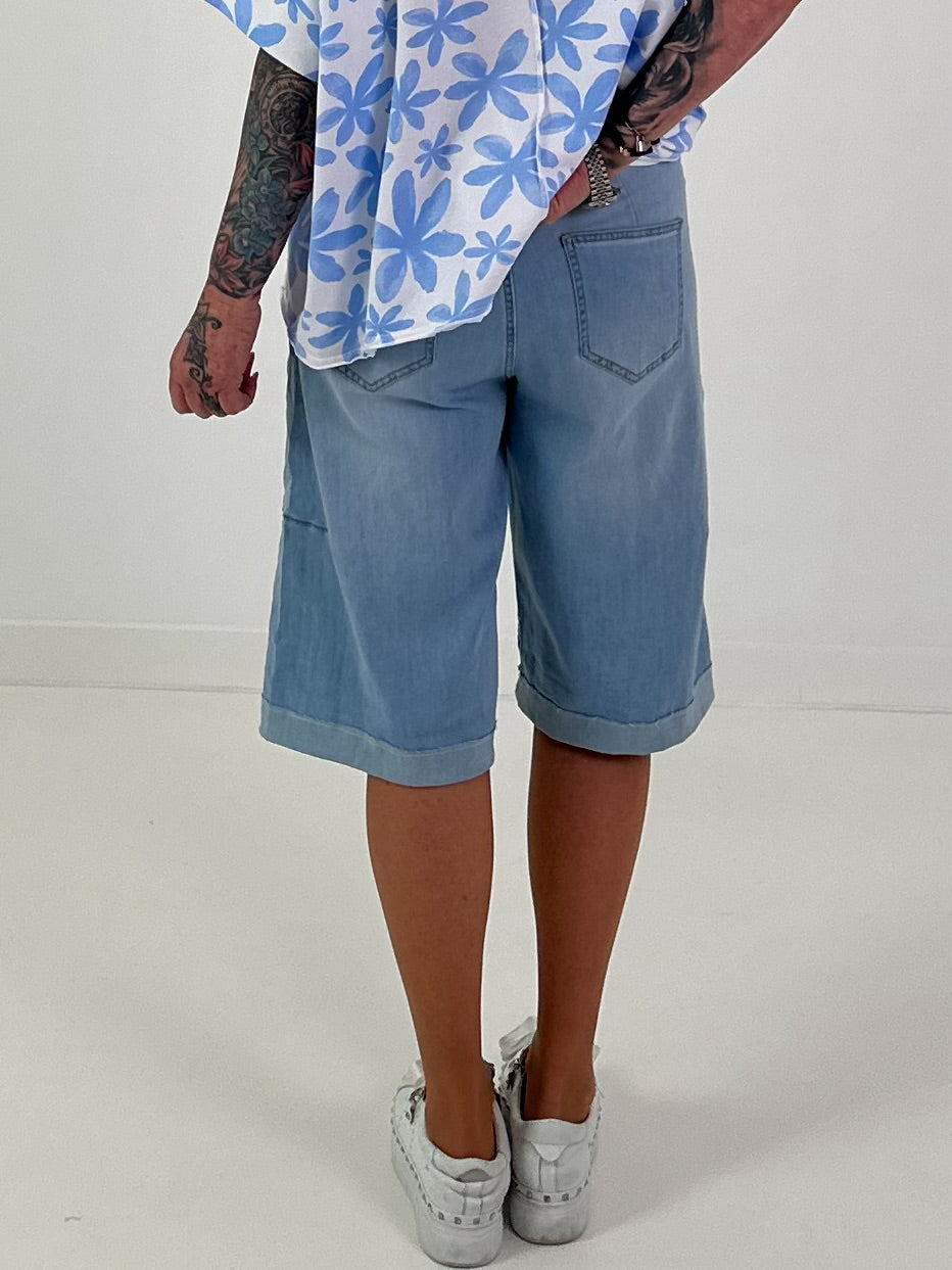 Jeansshort mit silbernen Ösen - denim