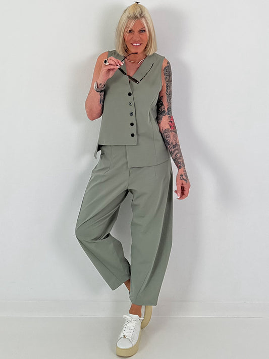 Asymmetrical vest - khaki (available from 05/11/26)