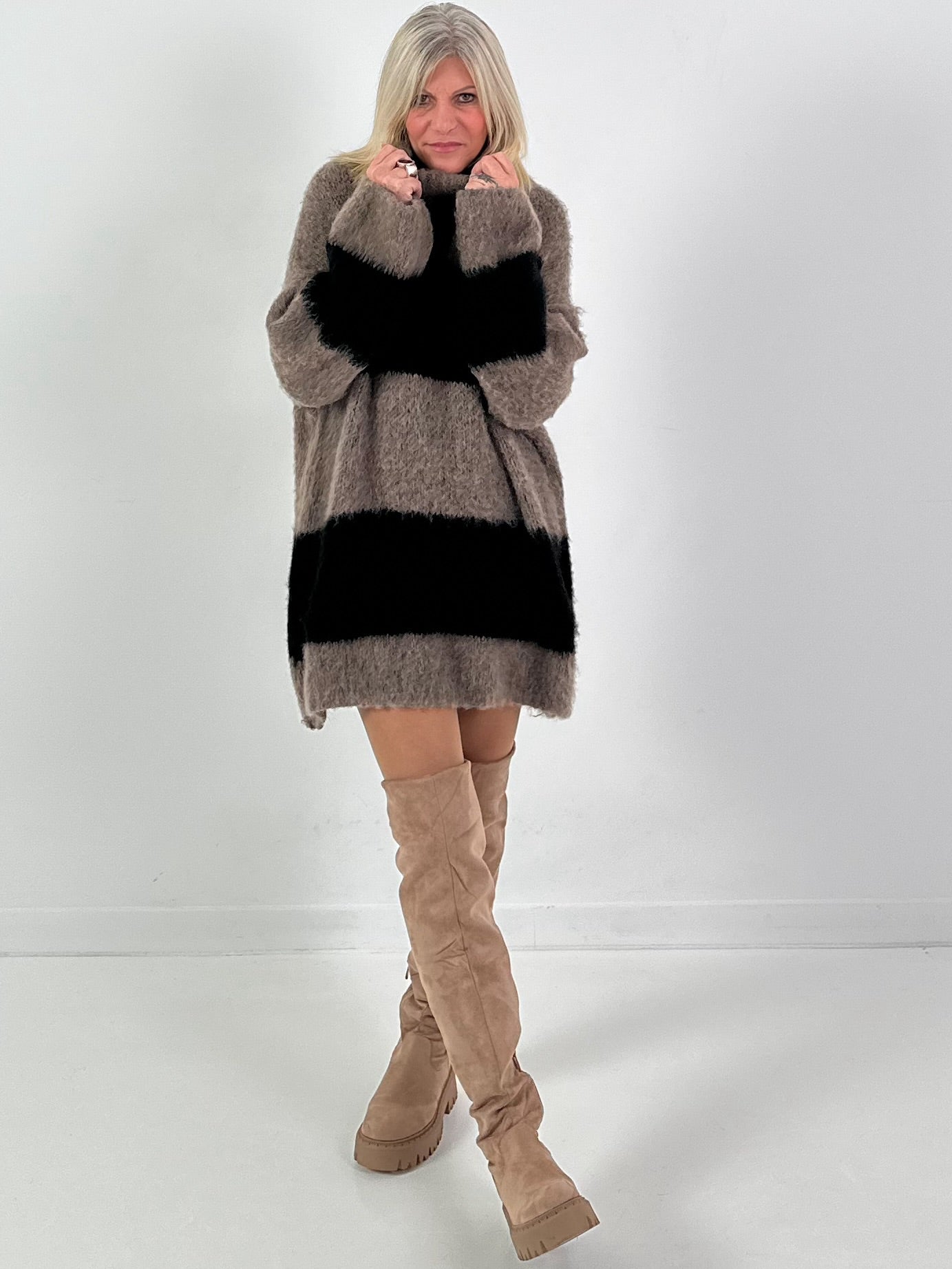 Long pullover/dress model "Velvet Flow" - black-taupe