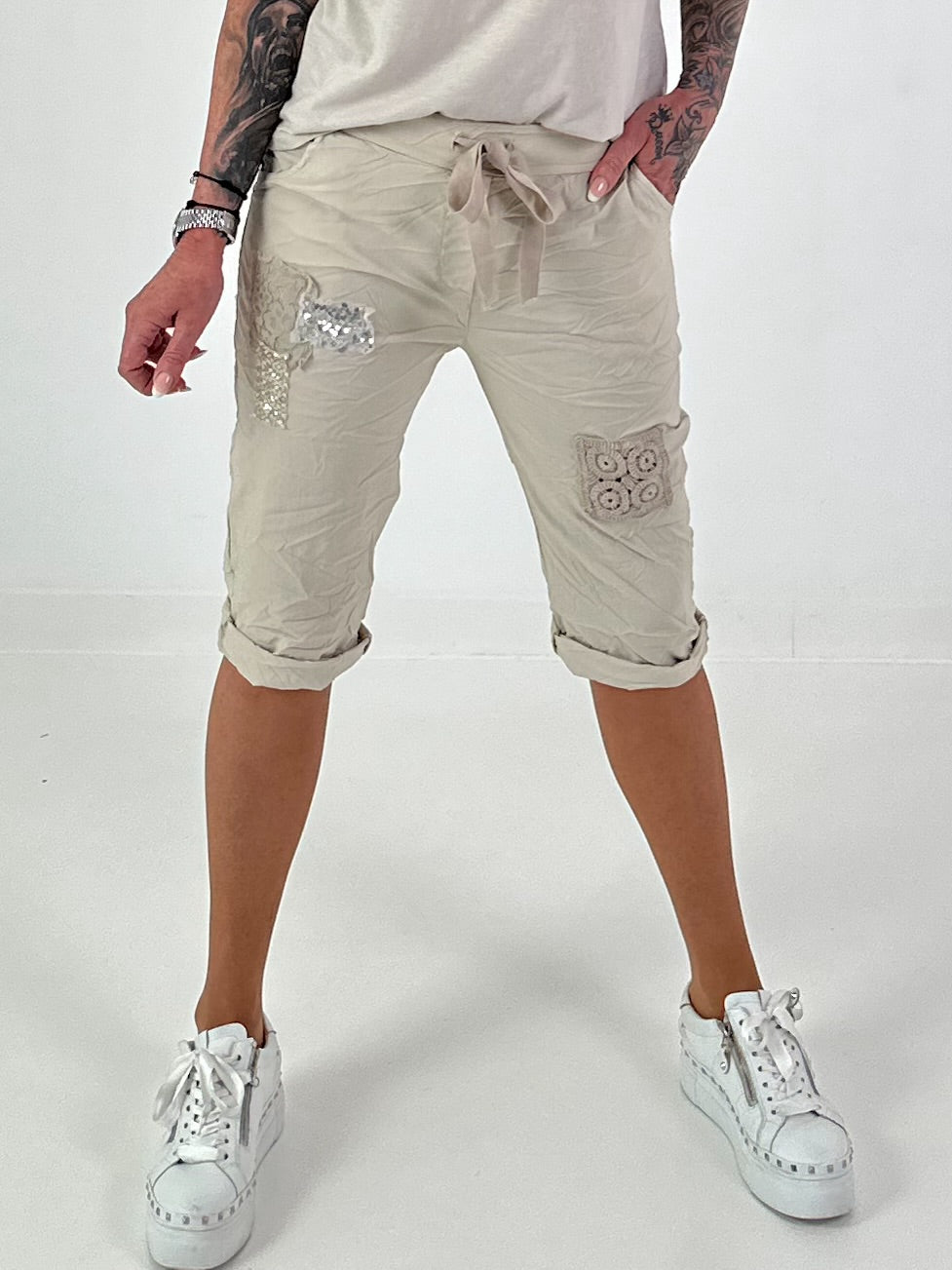 Shorts with patches - beige