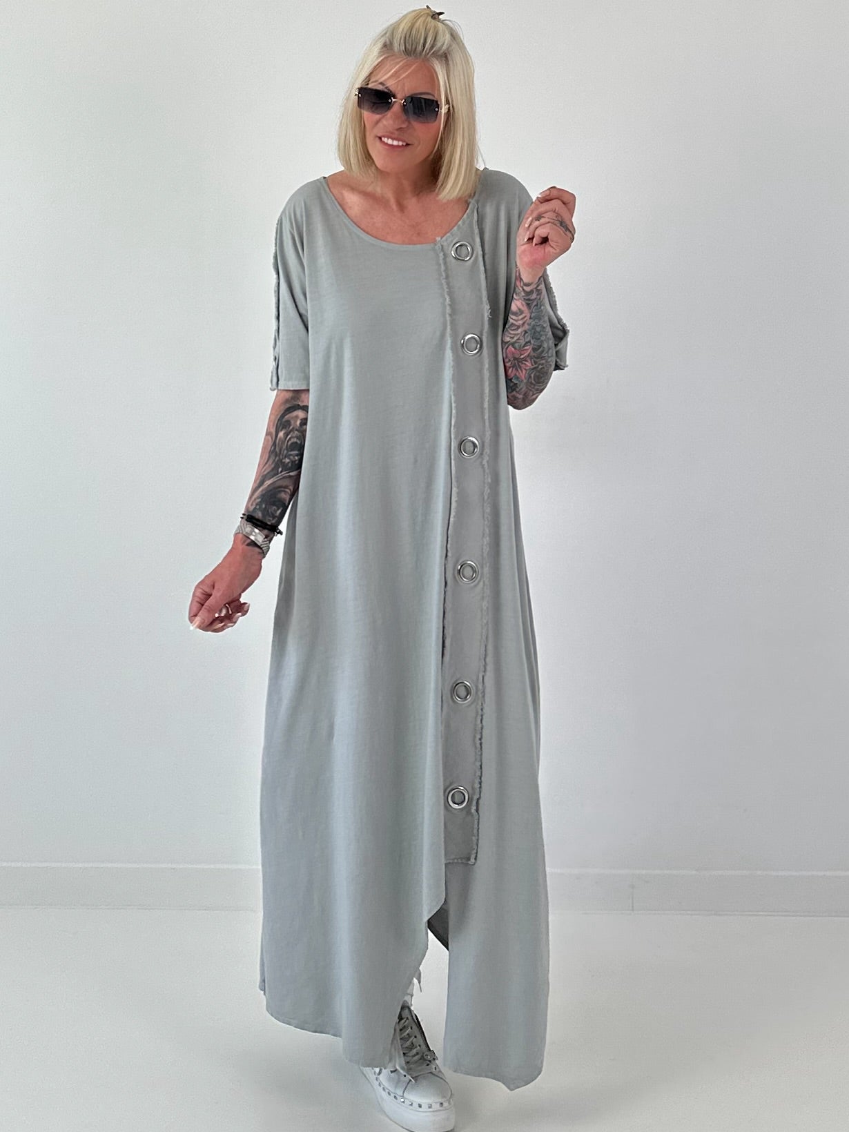 T-Shirt Kleid mit Ösen -grau