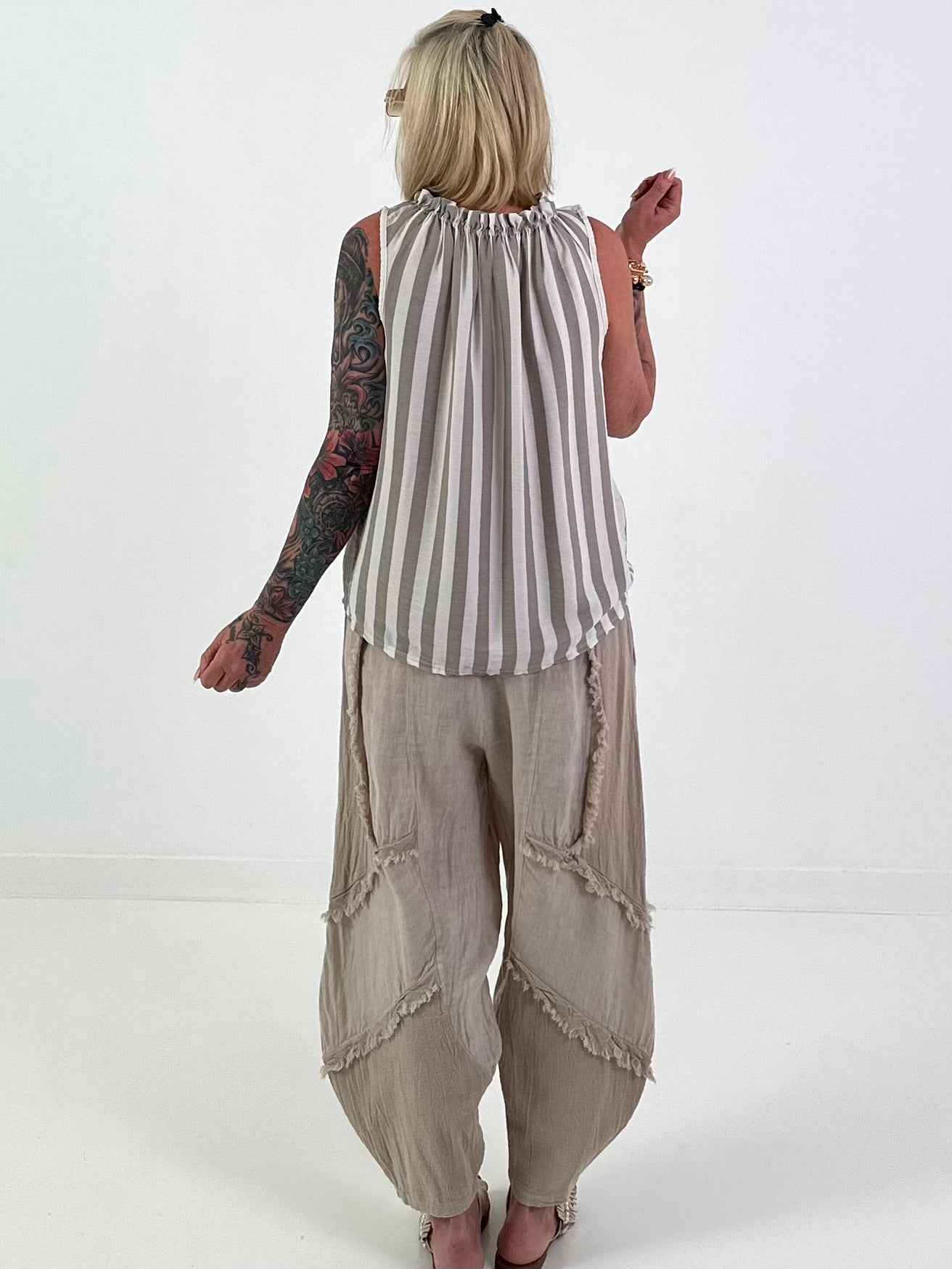 Streifen Top mit Rüschenkragen - taupe-beige
