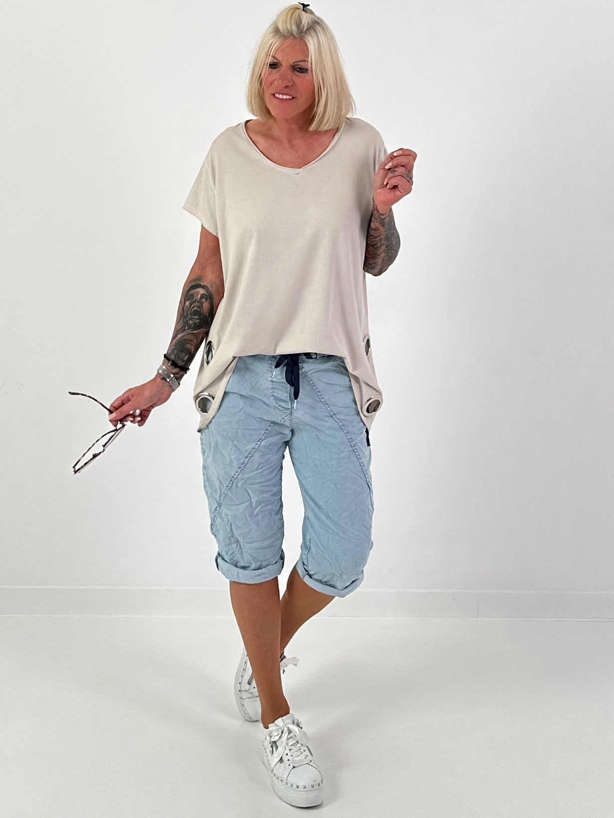 T-Shirt mit seitlichen Ösen - beige