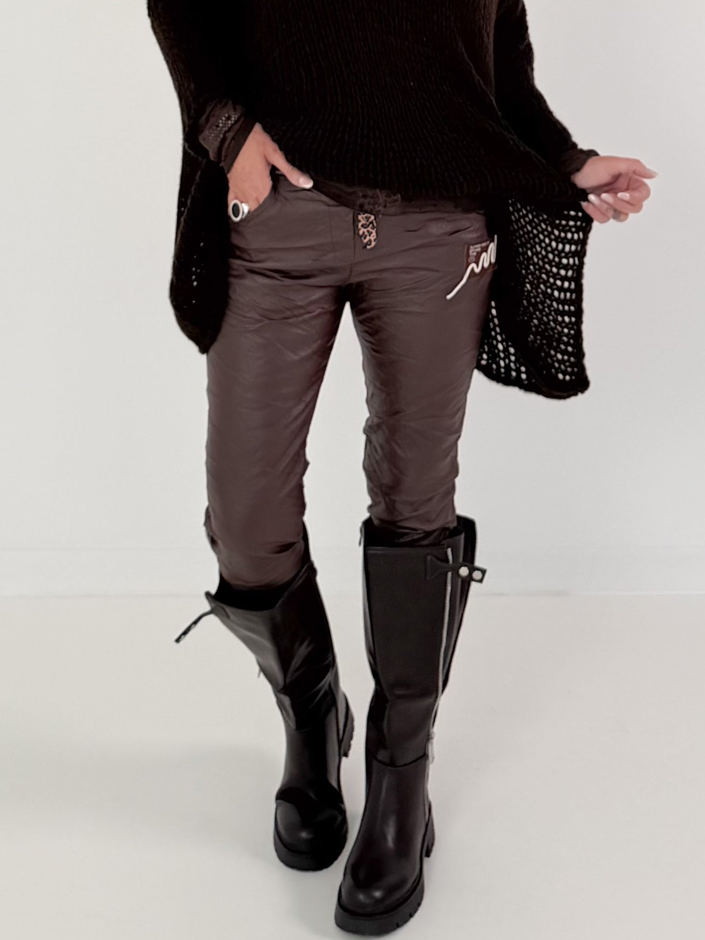 Vegan leather trousers with patch - mocha