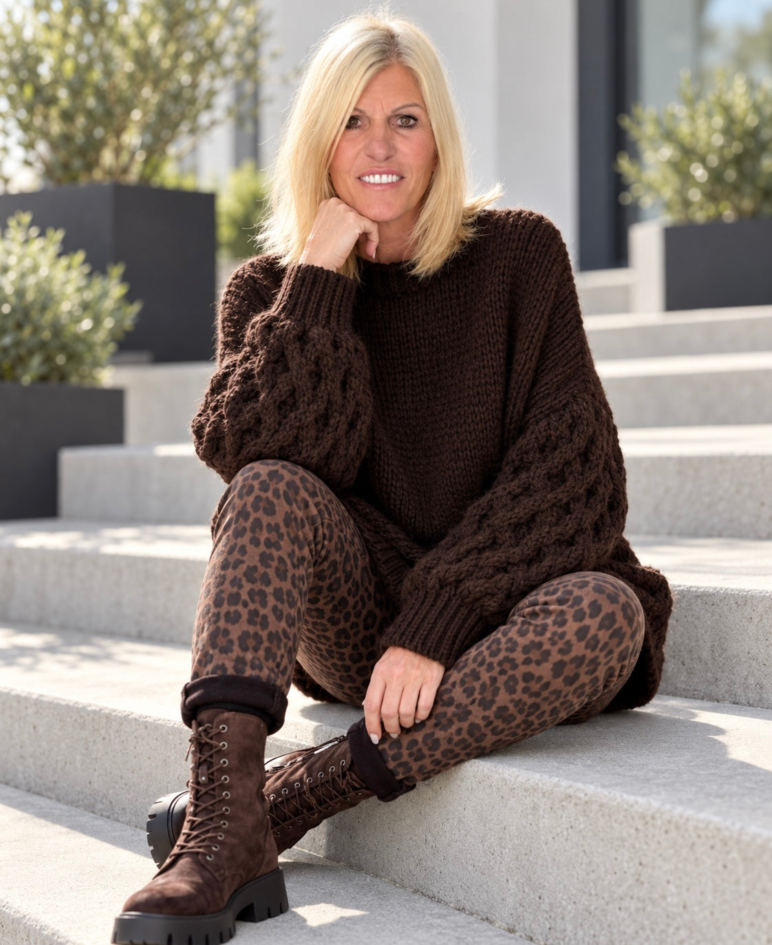 Oversized Pullover mit Grobstrickärmeln - mokka