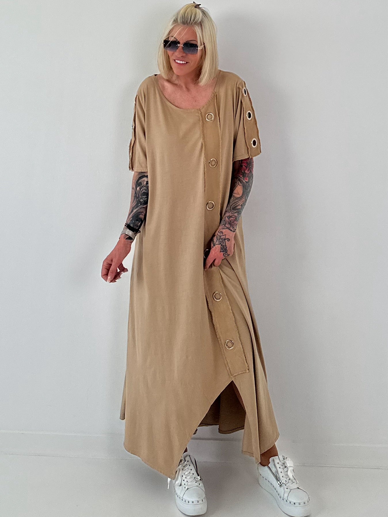 T-Shirt Kleid mit Ösen -camel