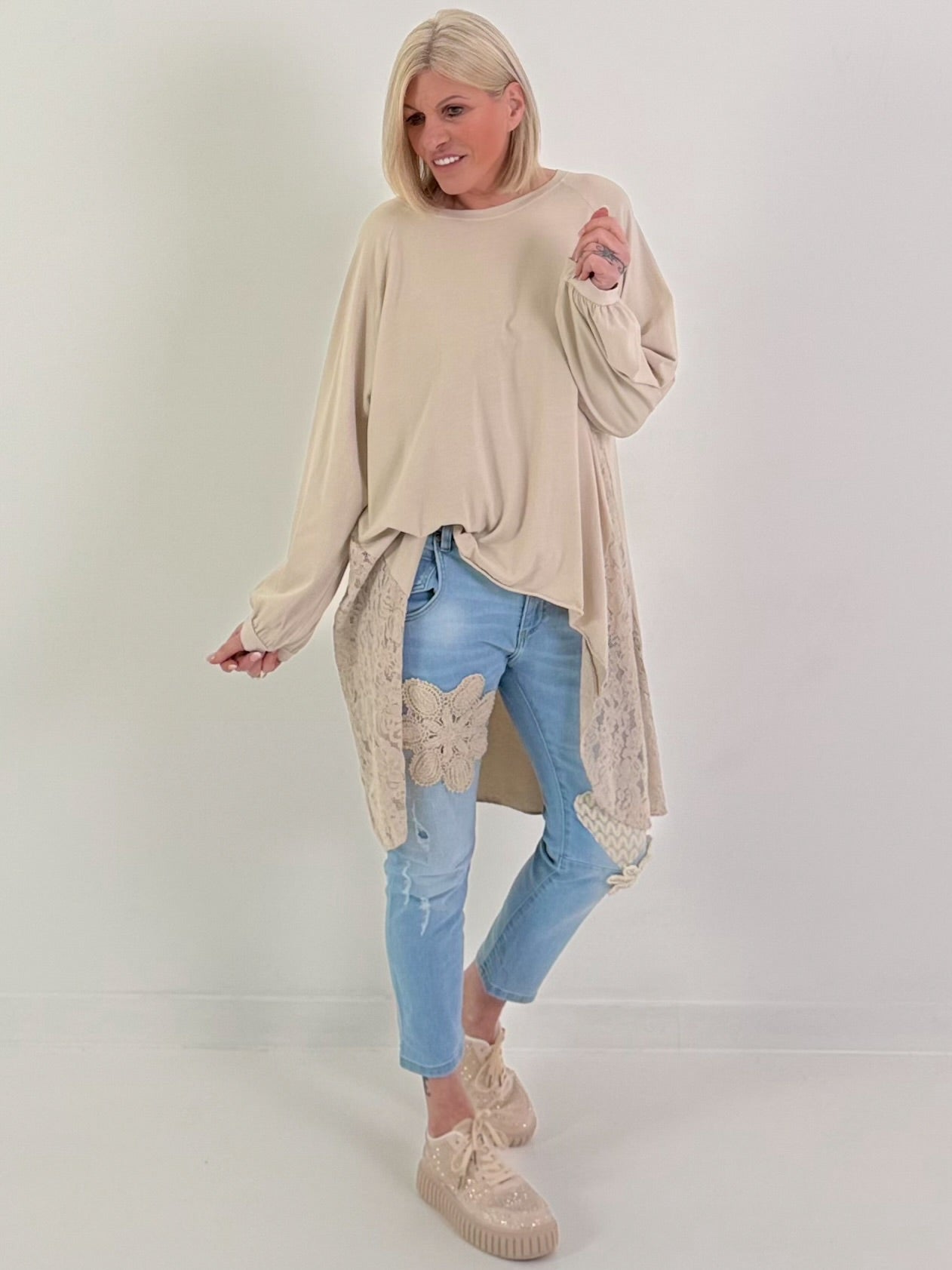 Oversized Long-Shirt mit seitlichen Spitzeneinsätzen - beige